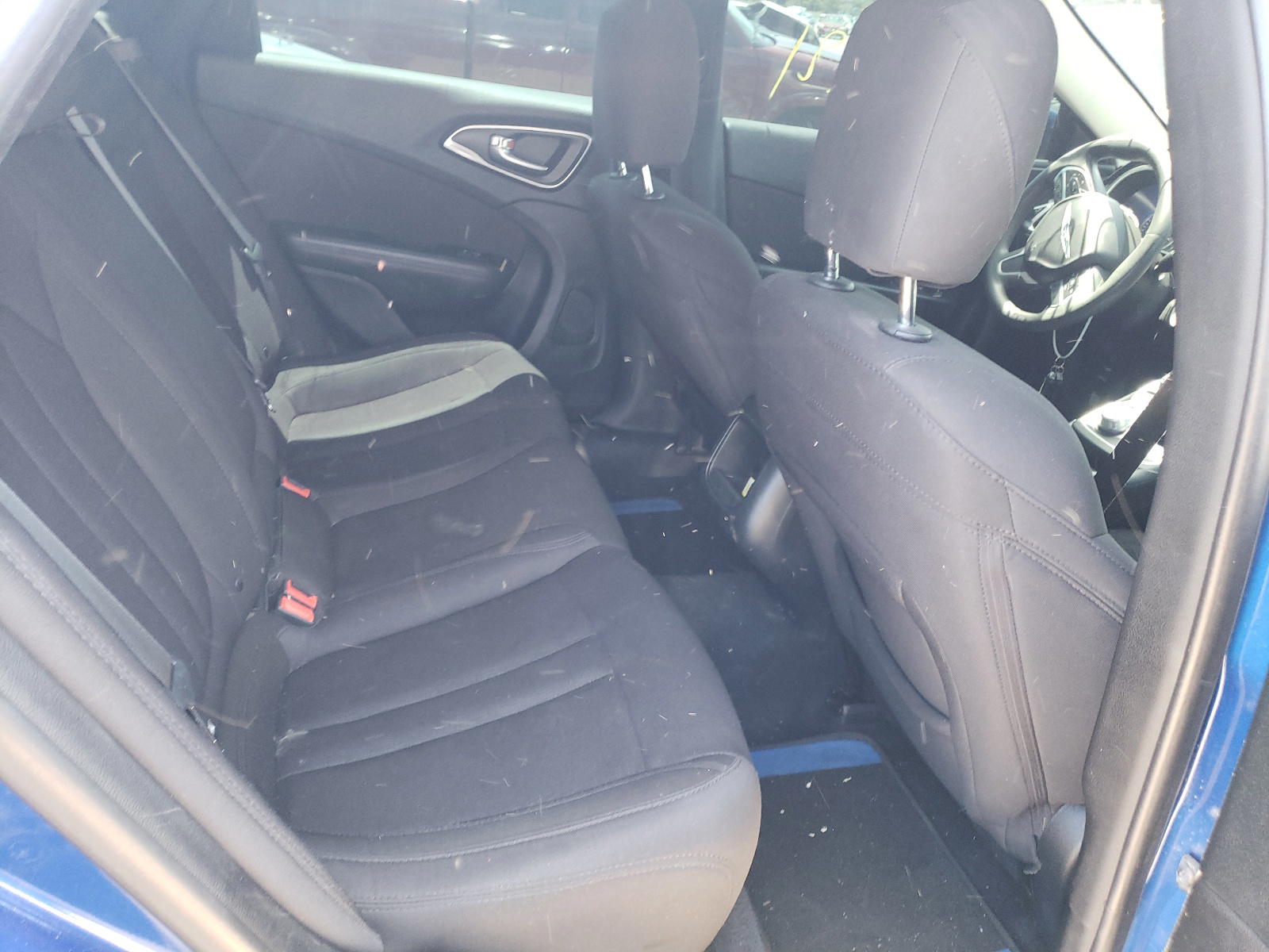Photo 6 from auction – 2015 CHRYSLER 200 LIMITE with VIN 1C3CCCAB5FN507658