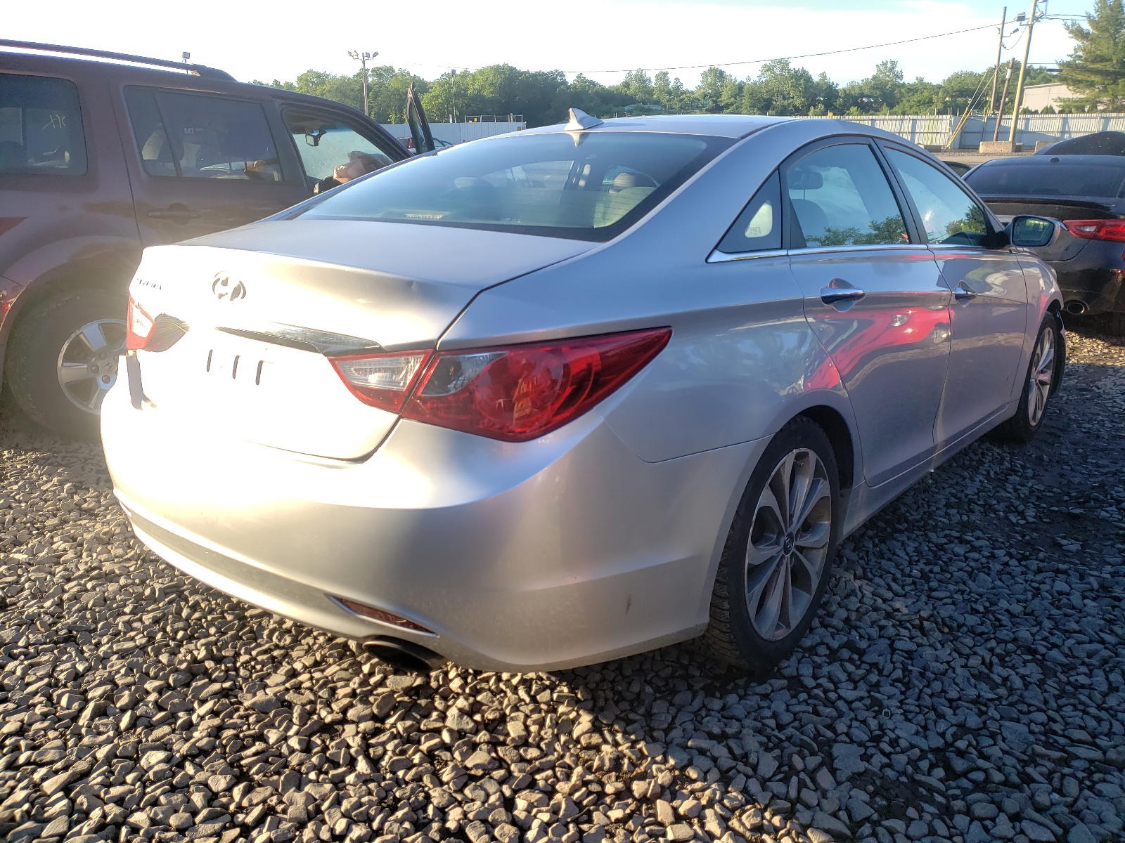 Photo 4 from auction – 2013 HYUNDAI SONATA SE with VIN 5NPEC4AC8DH506889