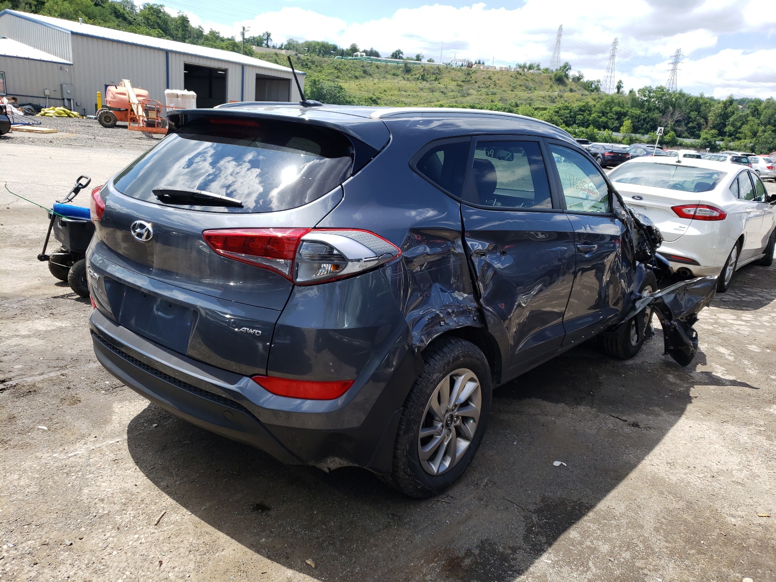 Photo 4 from auction – 2017 HYUNDAI TUCSON LIM with VIN KM8J3CA42HU450800