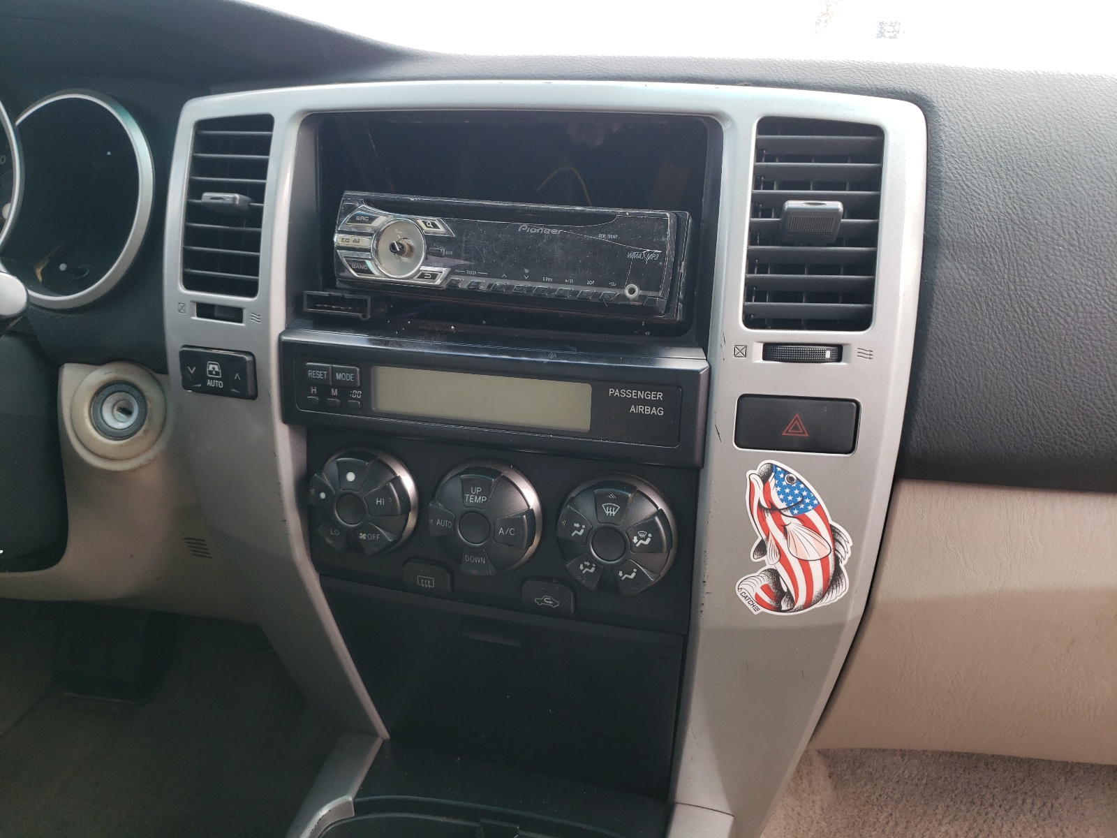 Photo 9 from auction – 2006 TOYOTA 4RUNNER SR with VIN JTEZU14R668063474