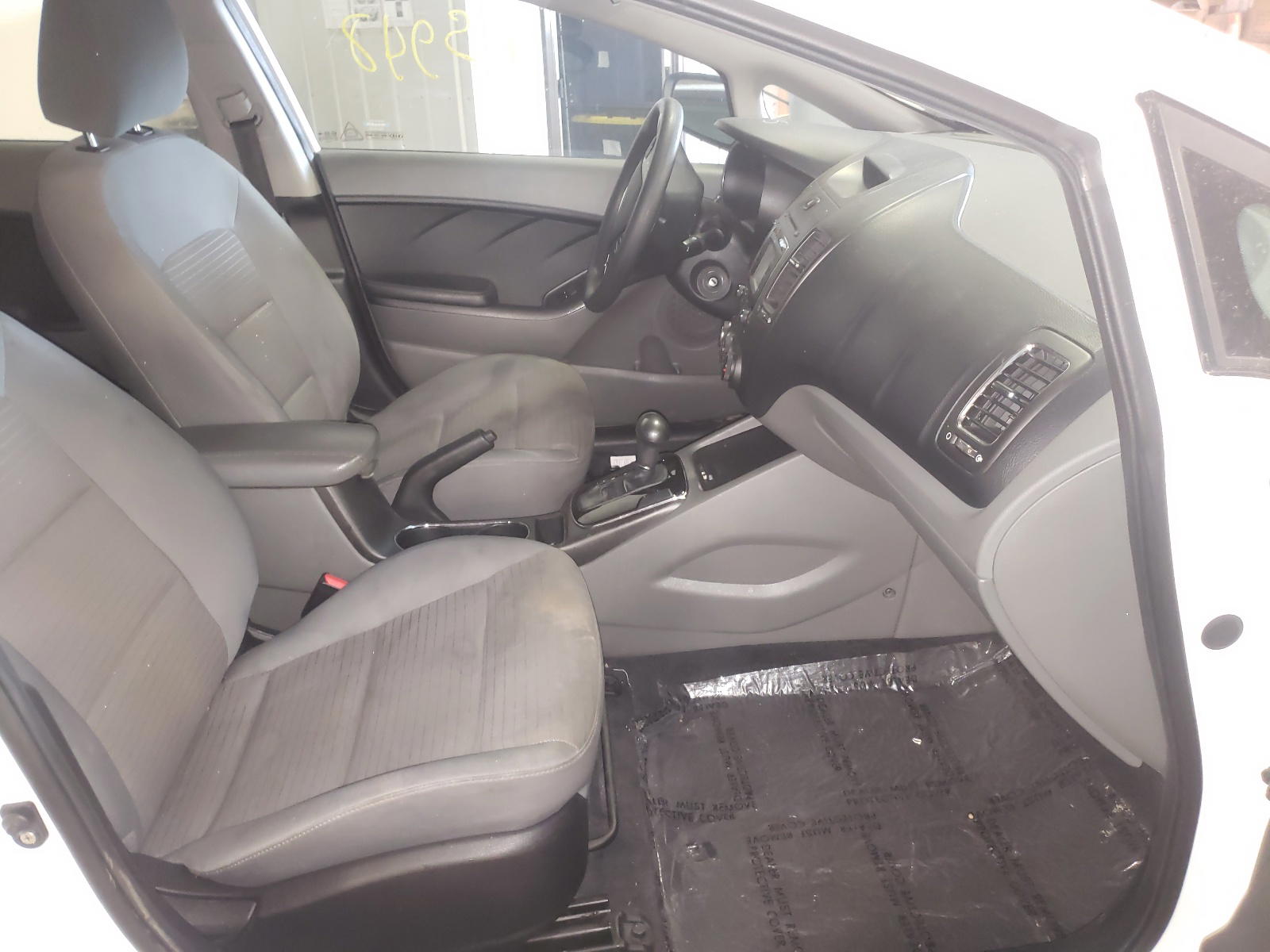 Photo 5 from auction – 2017 KIA FORTE LX with VIN 3KPFL4A71HE015307