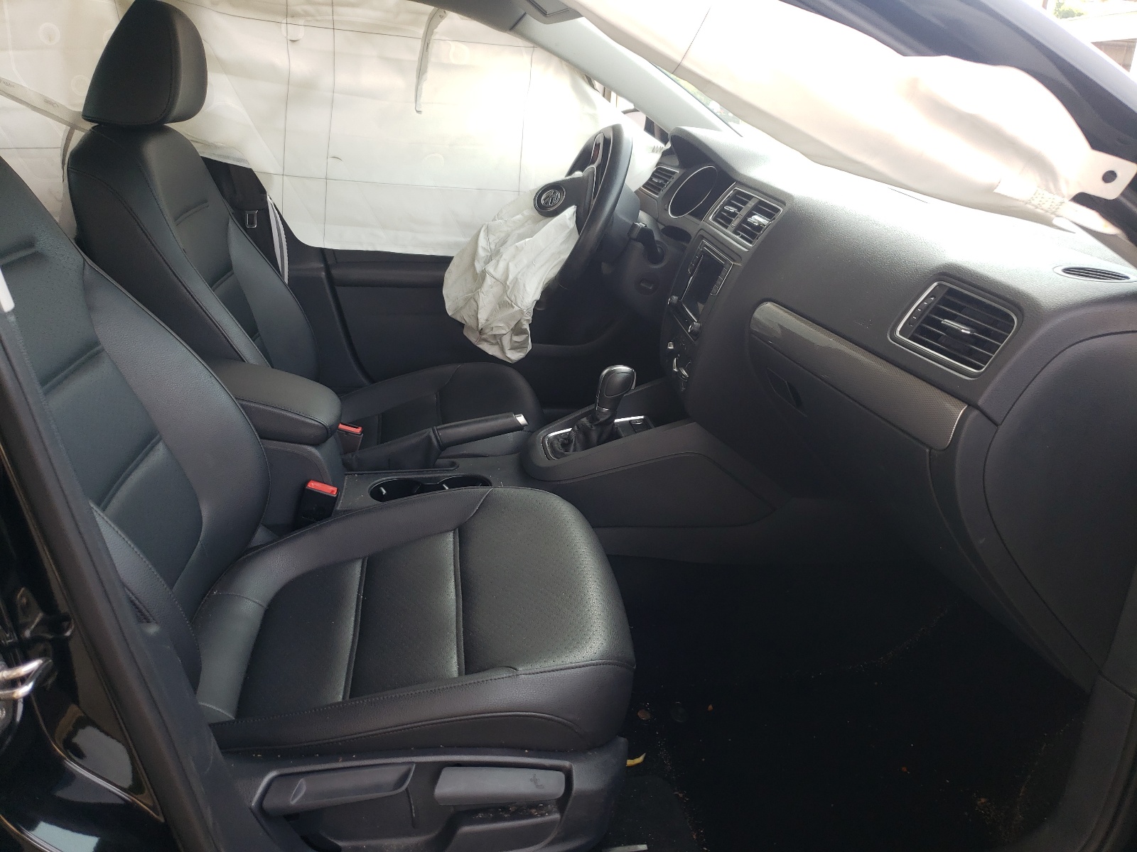 Photo 5 from auction – 2017 VOLKSWAGEN JETTA SE with VIN 3VWDB7AJ9HM339258