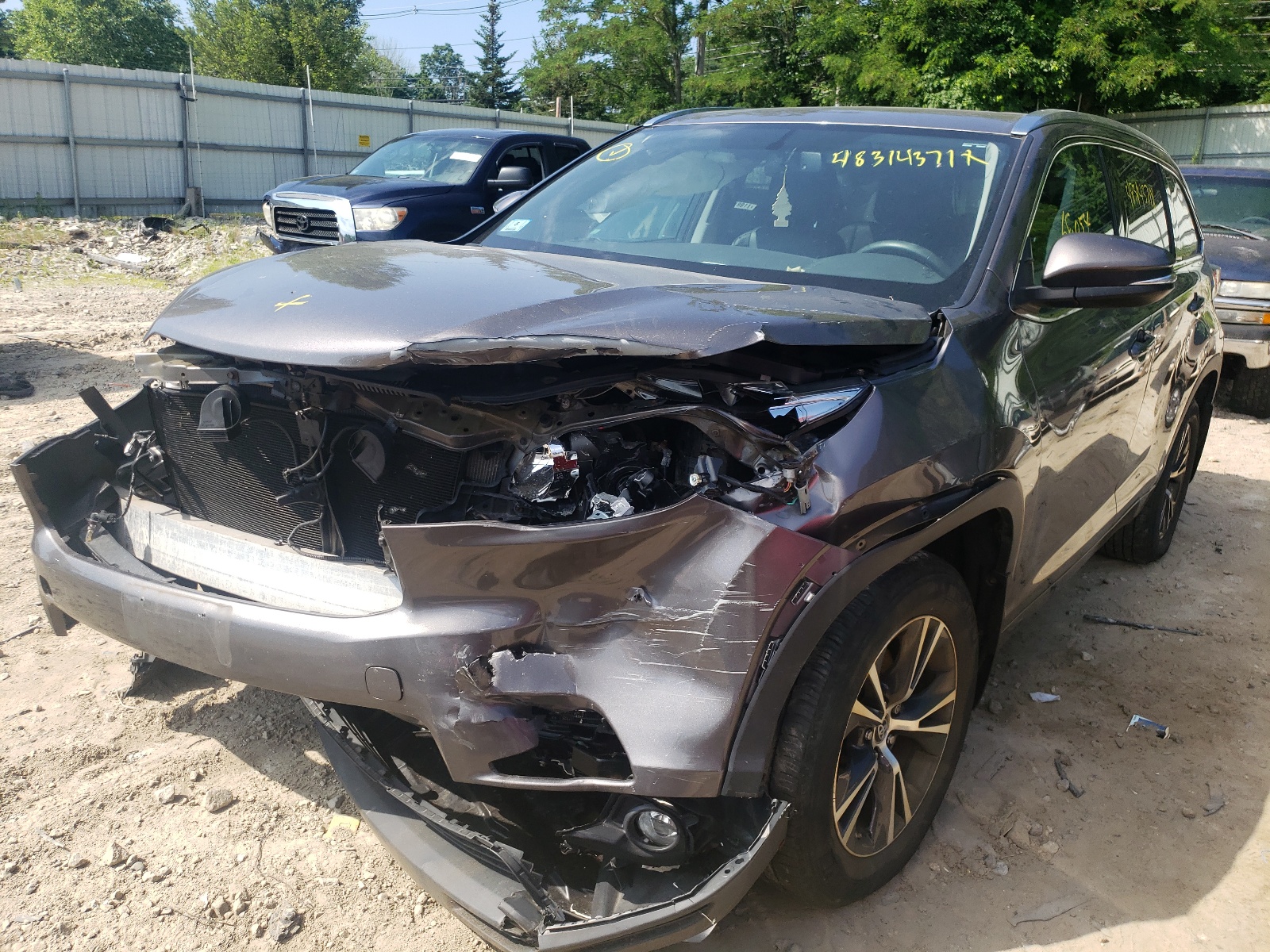 Foto 2 de la subasta – 2016 TOYOTA HIGHLANDER con VIN 5TDJKRFH5GS298150