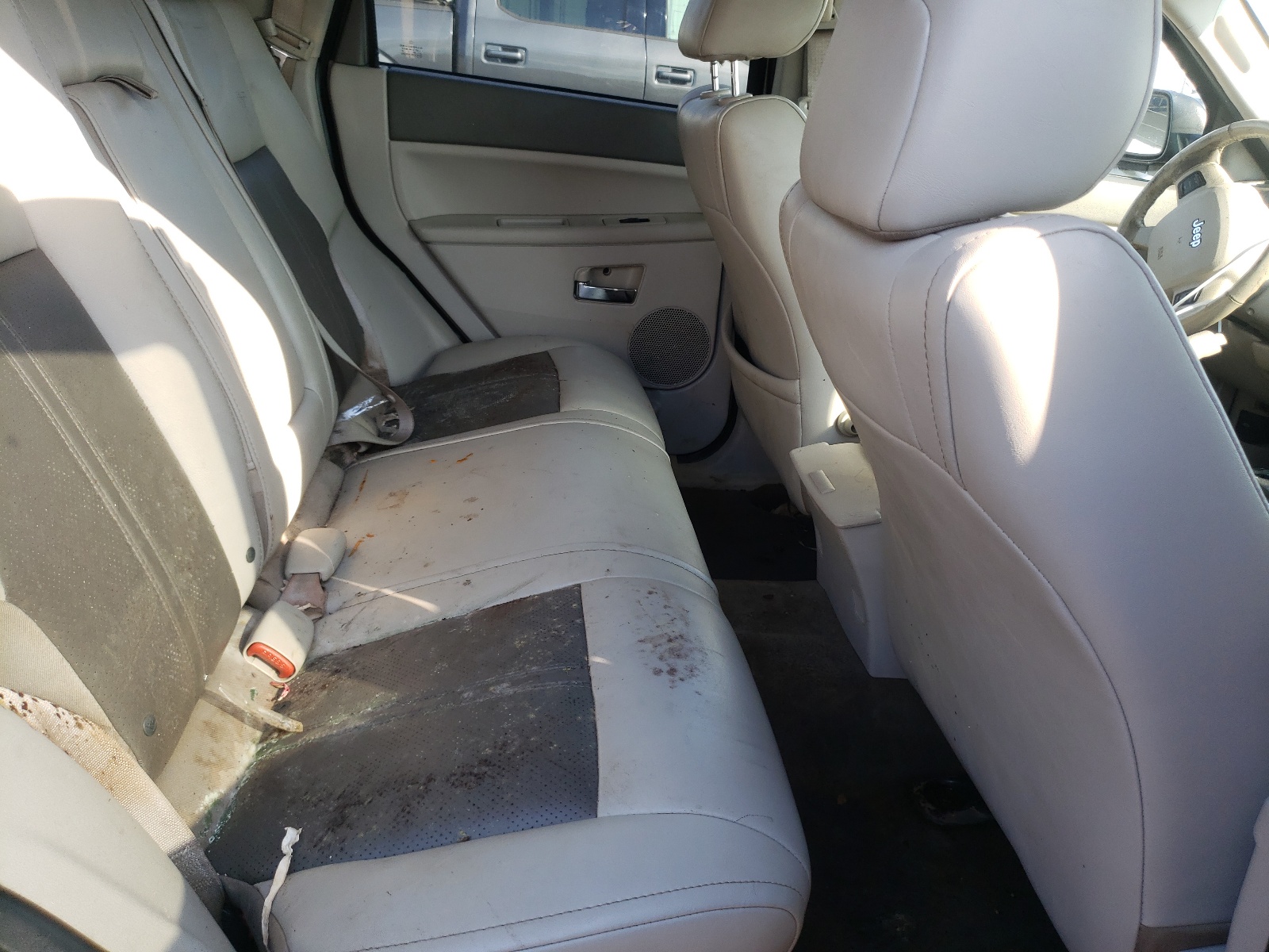 Photo 6 from auction – 2005 JEEP GRAND CHER with VIN 1J4HR58255C677802