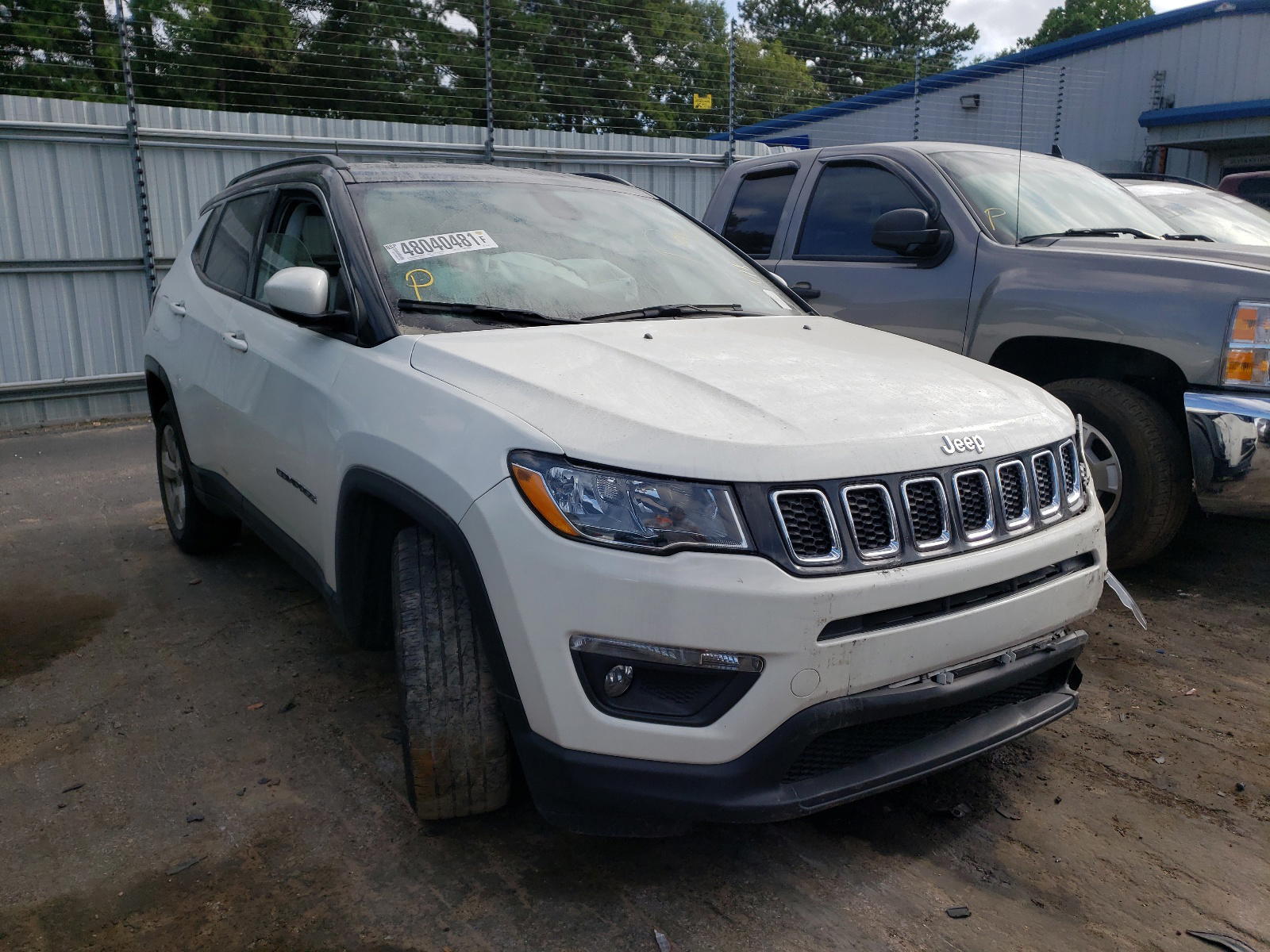 JEEP COMPASS LA 2019 with VIN 3C4NJCBB7KT677037 - Photo from auction