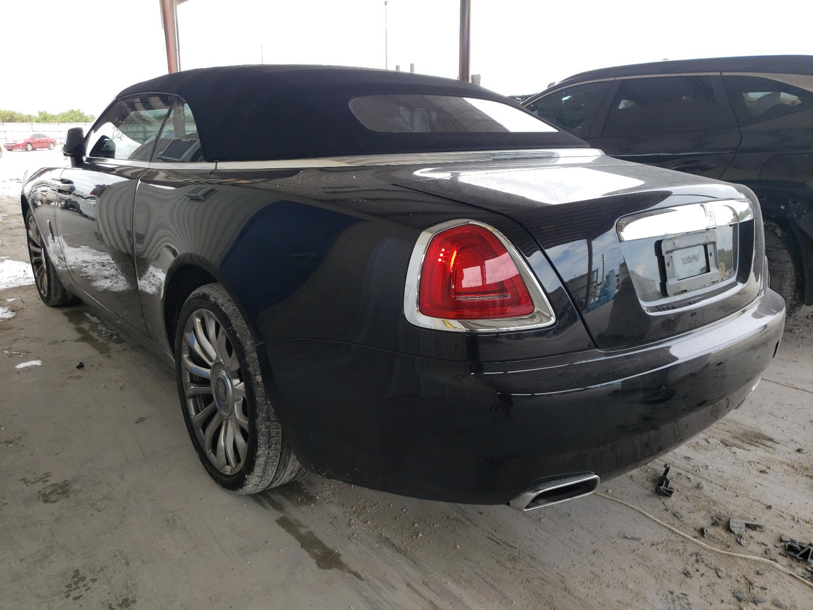 Photo 3 from auction – 2019 ROLLS-ROYCE DAWN with VIN SCA666D51KU115873