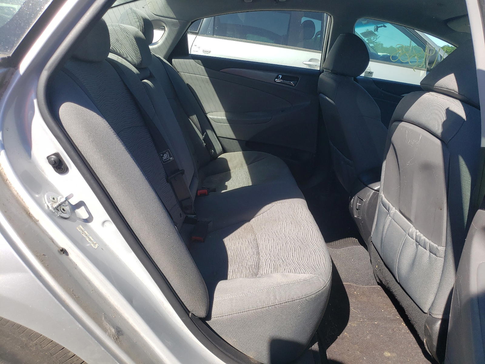 Photo 6 from auction – 2011 HYUNDAI SONATA with VIN KMHEC4A49BA004787