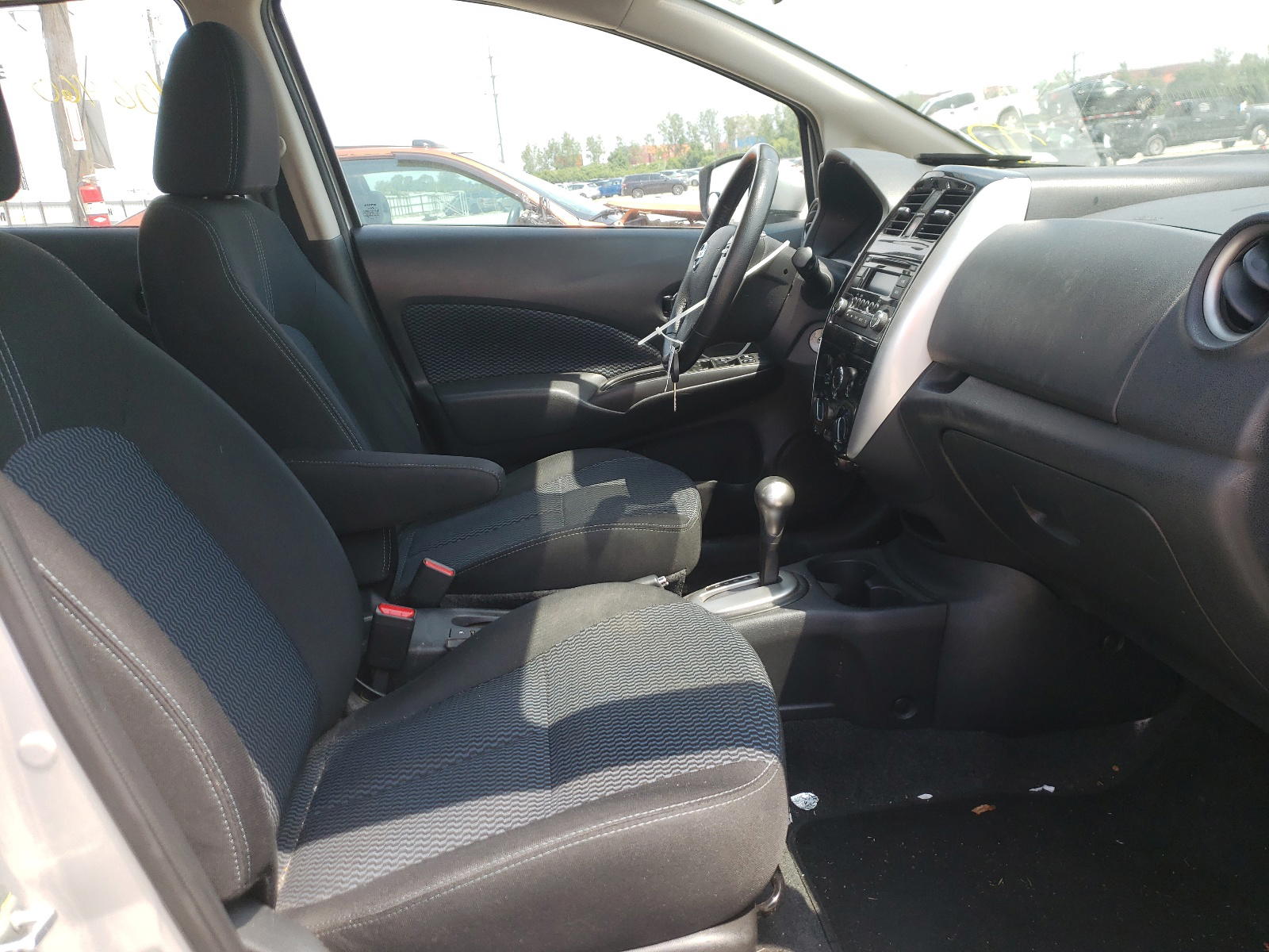 Photo 5 from auction – 2015 NISSAN VERSA NOTE with VIN 3N1CE2CPXFL397752