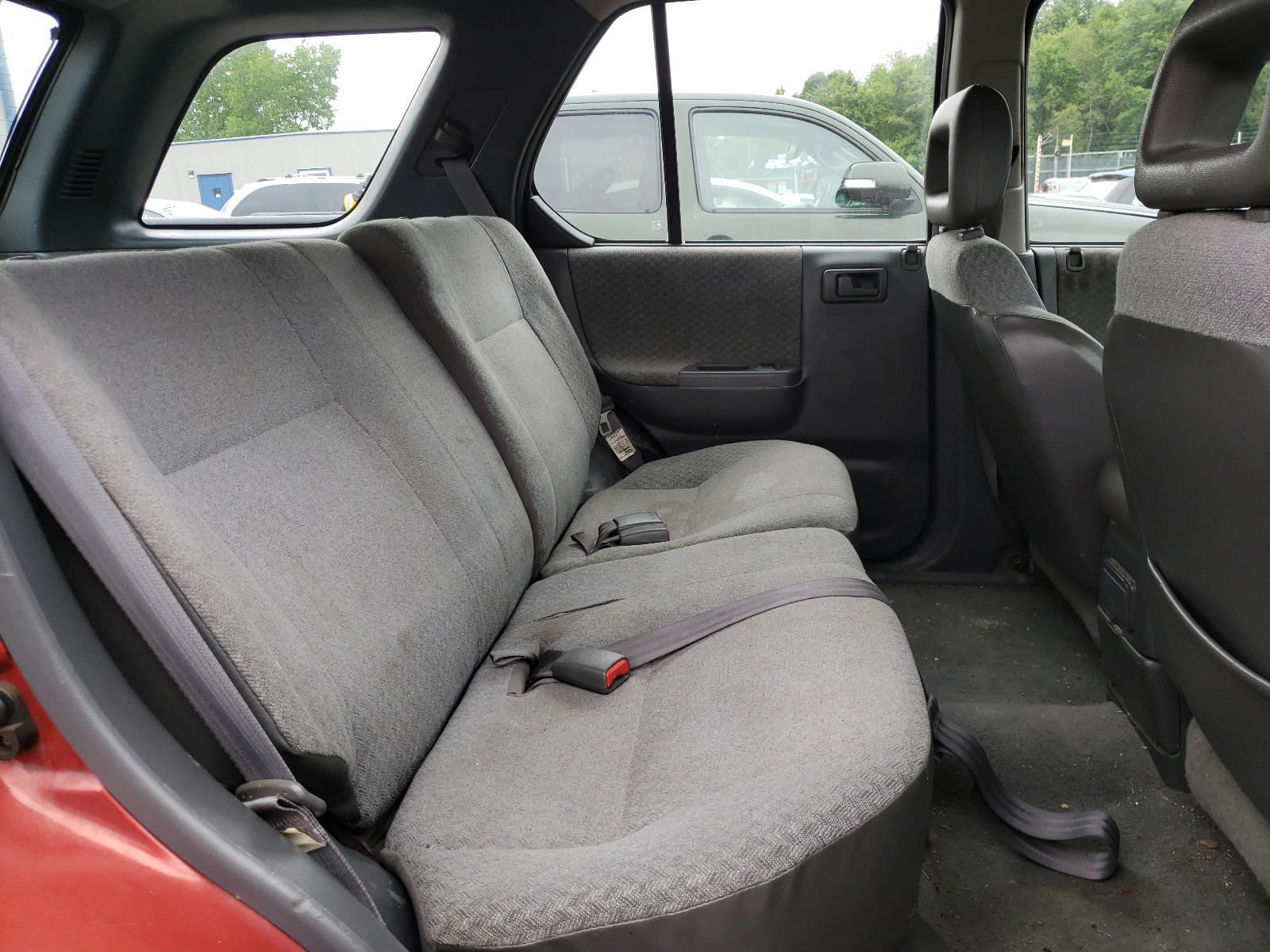 Photo 6 from auction – 1999 HONDA PASSPORT E with VIN 4S6CM58W2X4411753