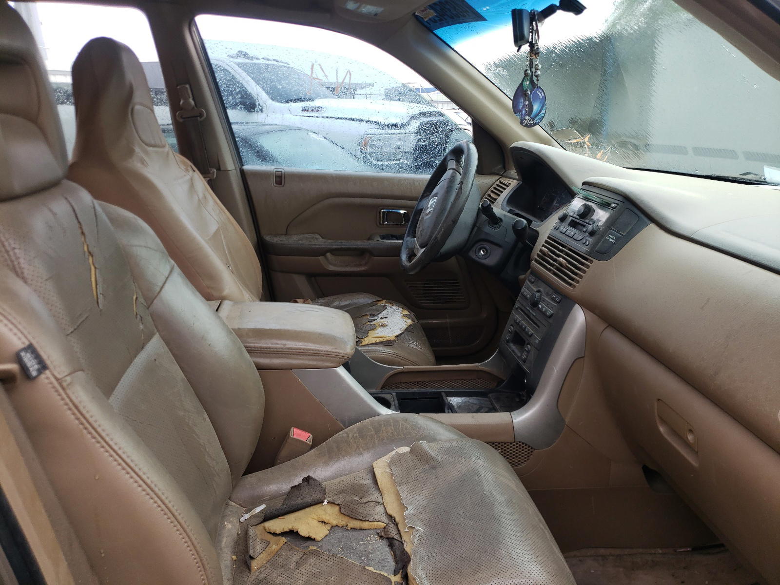 Photo 5 from auction – 2005 HONDA PILOT EXL with VIN 5FNYF18505B035055
