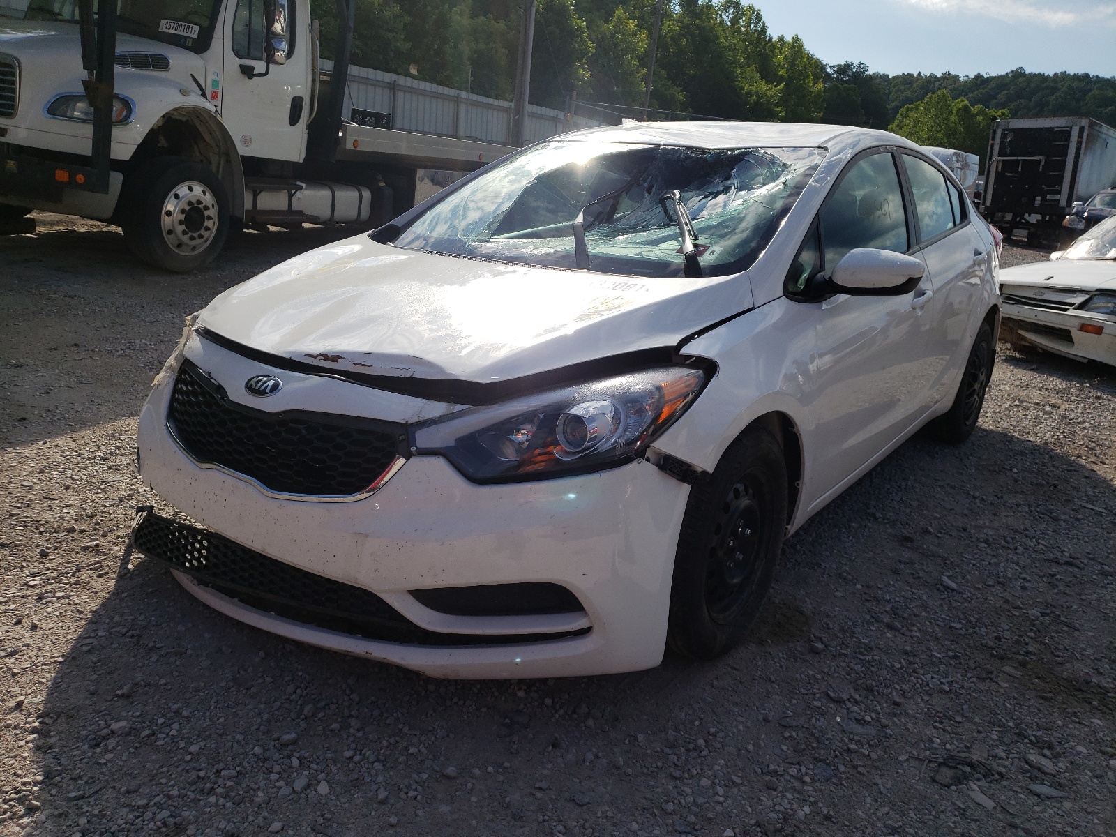 Photo 2 from auction – 2016 KIA FORTE LX with VIN KNAFK4A65G5615796
