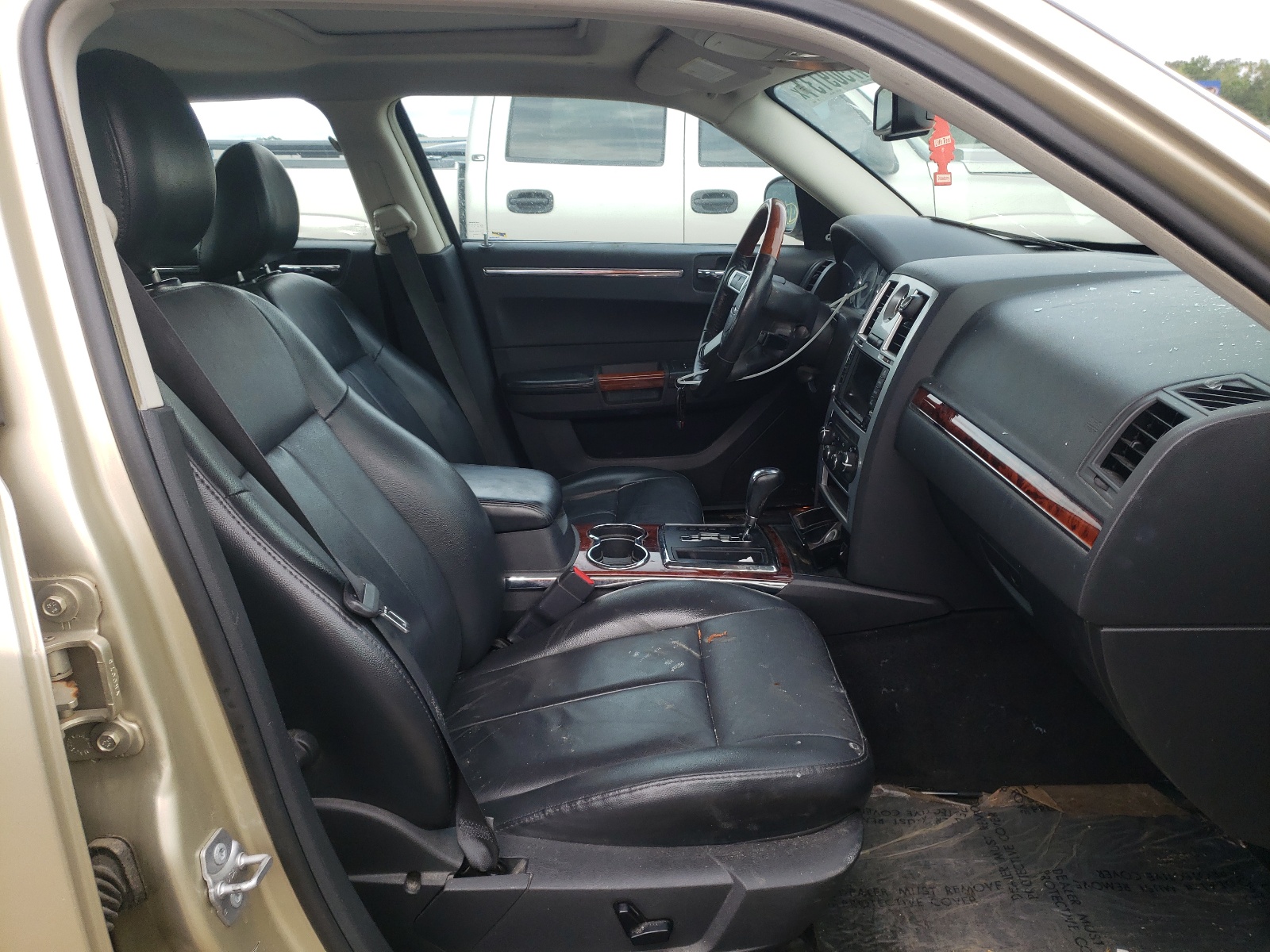 Фото 5 с аукциона – 2010 CHRYSLER 300 LIMITE с VIN 2C3CA3CV1AH184658