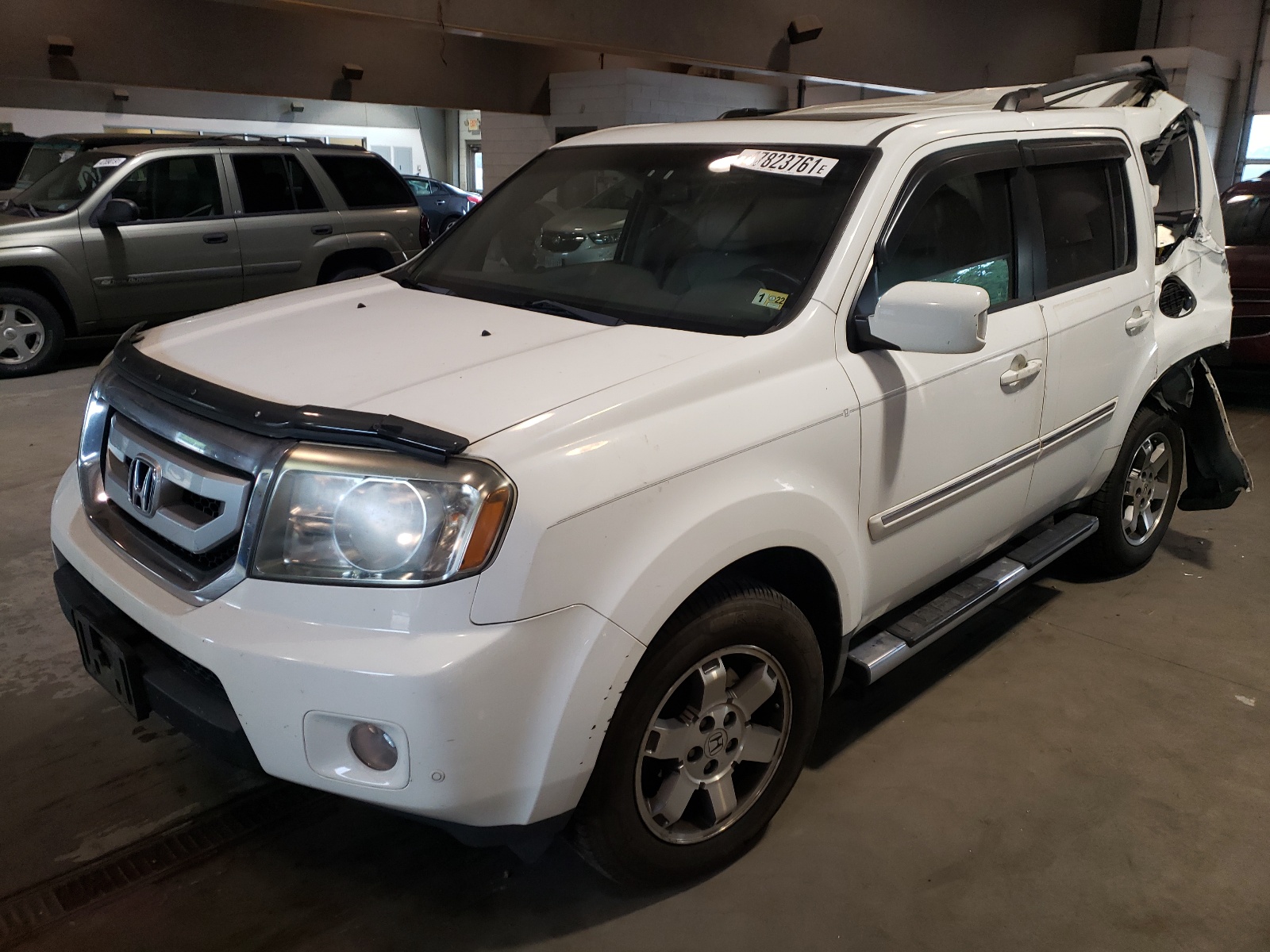 Photo 2 from auction – 2010 HONDA PILOT TOUR with VIN 5FNYF3H81AB001027
