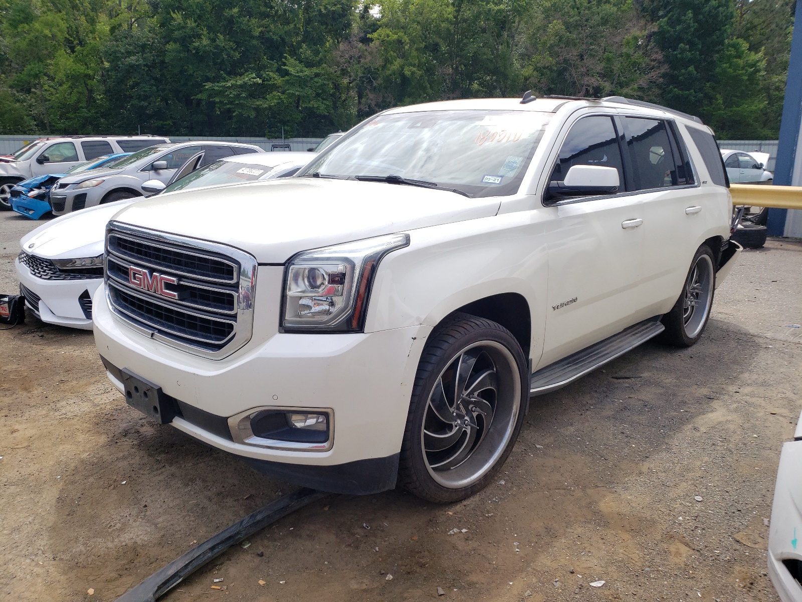 Photo 2 from auction – 2015 GMC YUKON SLT with VIN 1GKS2BKC1FR180510