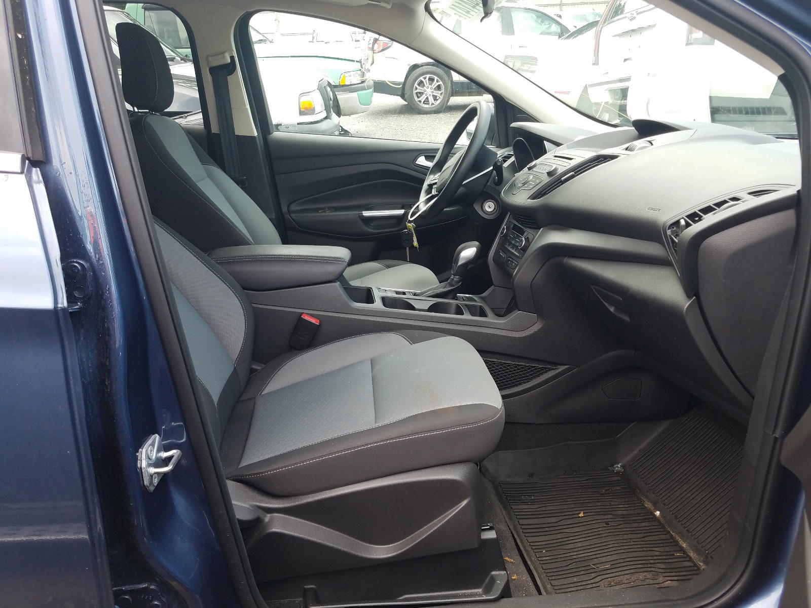 Photo 5 from auction – 2018 FORD ESCAPE SE with VIN 1FMCU9GD3JUB12943