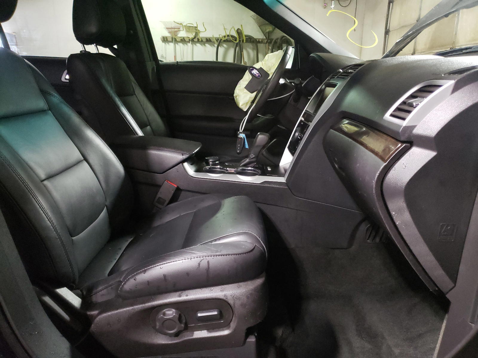 Photo 5 from auction – 2015 FORD EXPLORER L with VIN 1FM5K8F87FGB60559