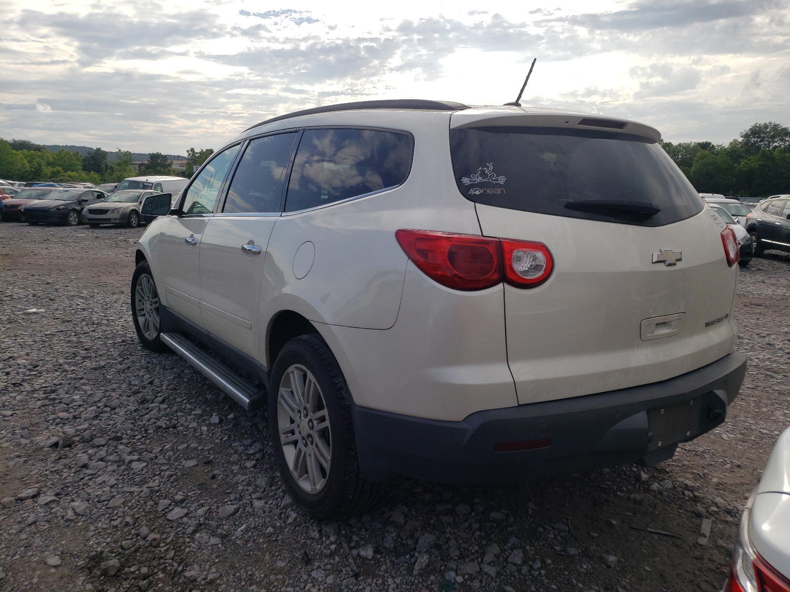 Photo 3 from auction – 2011 CHEVROLET TRAVERSE L with VIN 1GNKRGED5BJ265990