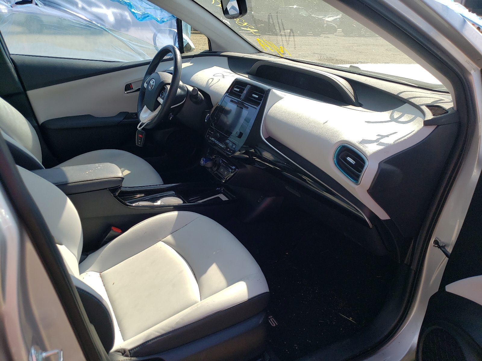 Photo 5 from auction – 2016 TOYOTA PRIUS with VIN JTDKARFU9G3515334