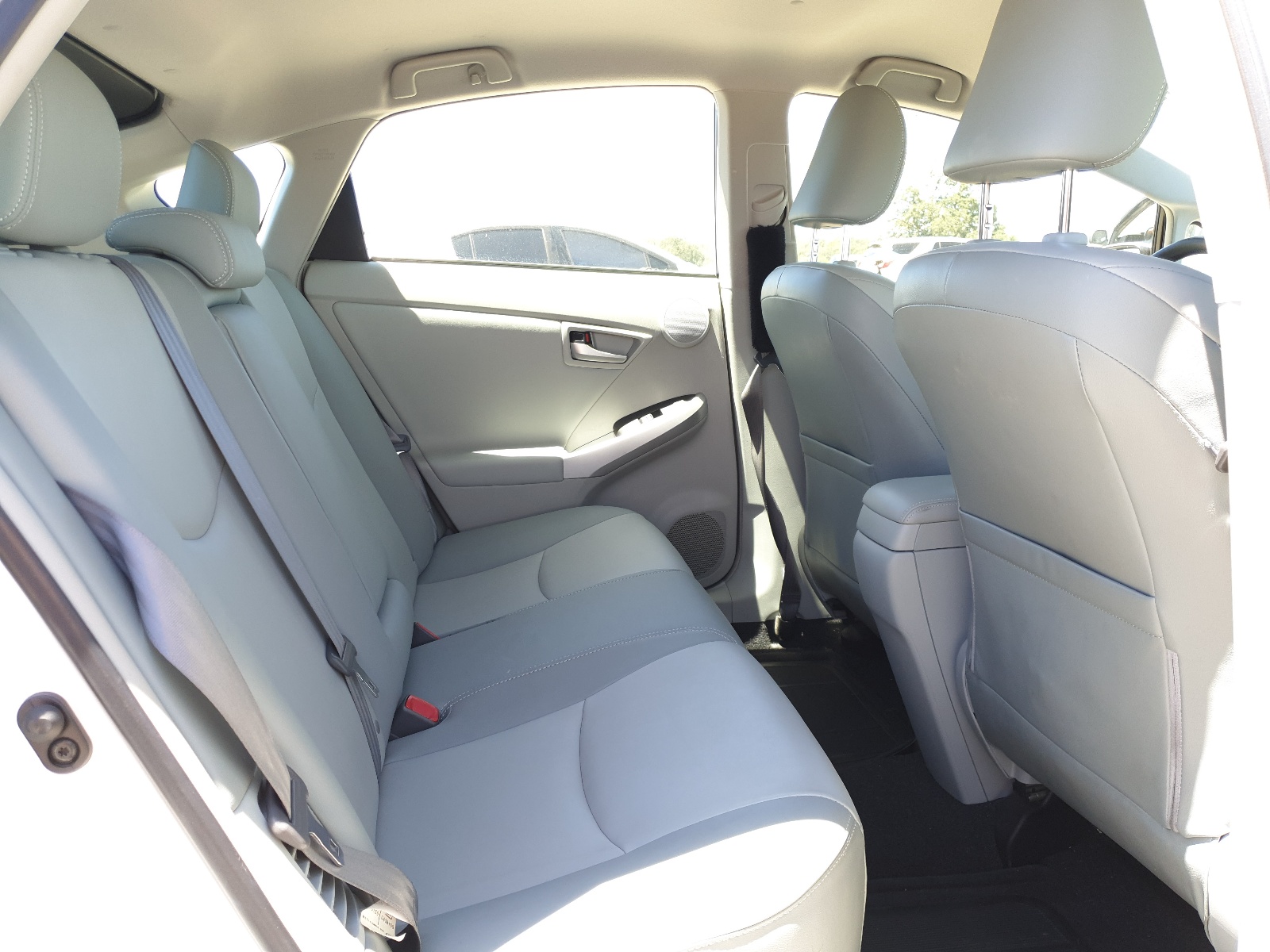 Photo 6 from auction – 2013 TOYOTA PRIUS with VIN JTDKN3DU7D5605523