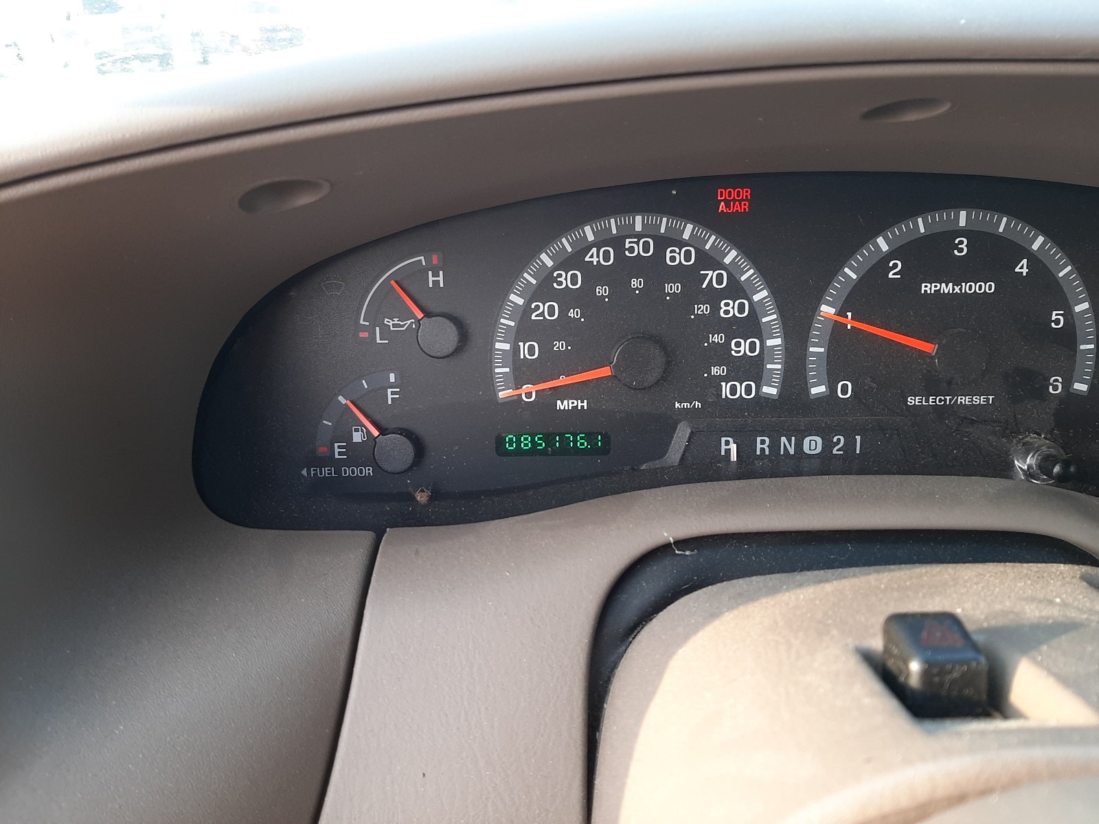Photo 8 from auction – 2001 FORD F150 with VIN 1FTRX17WX1NA71665
