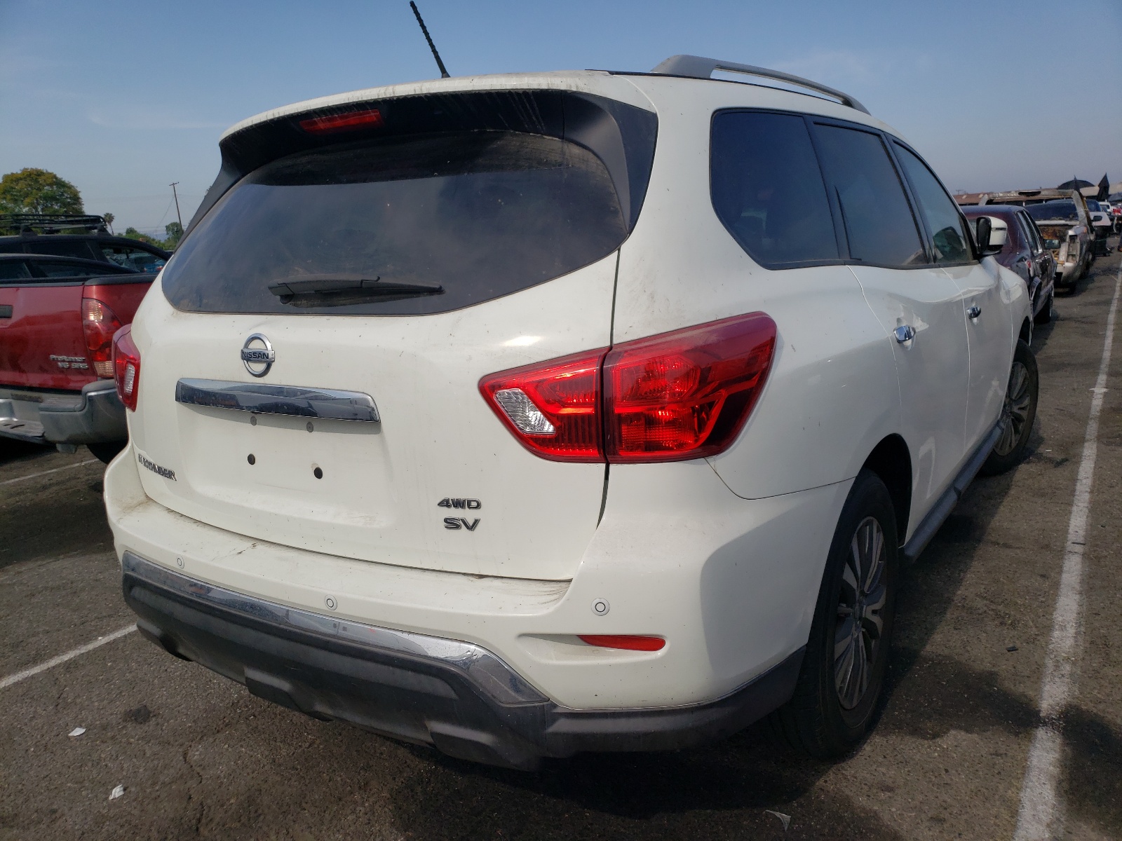 Photo 4 from auction – 2017 NISSAN PATHFINDER with VIN 5N1DR2MM7HC662681