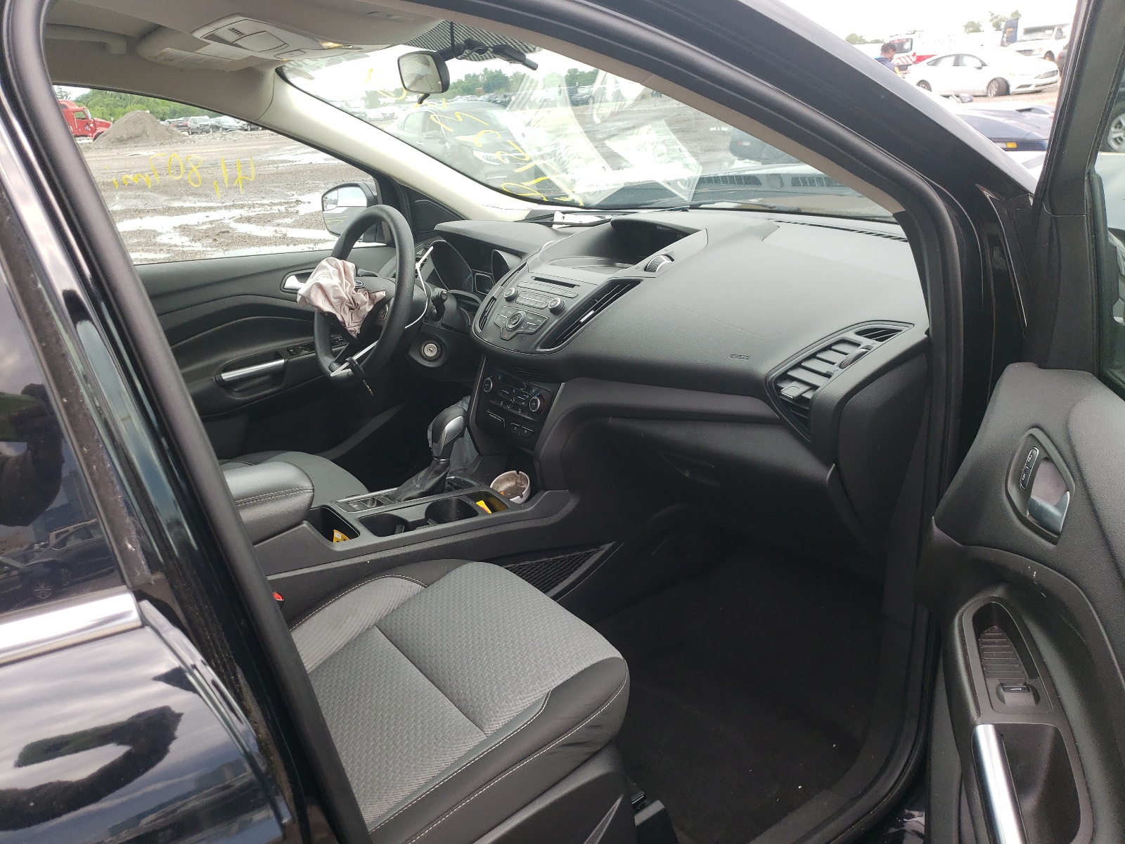 Photo 5 from auction – 2018 FORD ESCAPE SE with VIN 1FMCU0GD3JUA40136