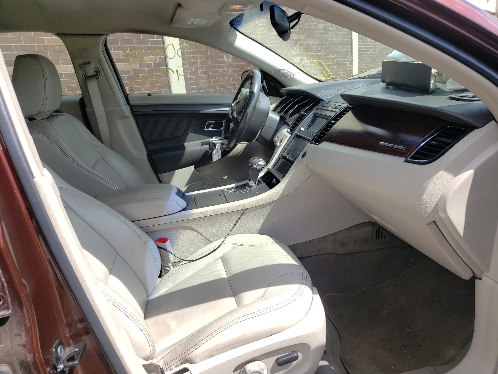 Photo 5 from auction – 2010 FORD TAURUS SEL with VIN 1FAHP2EW6AG170885