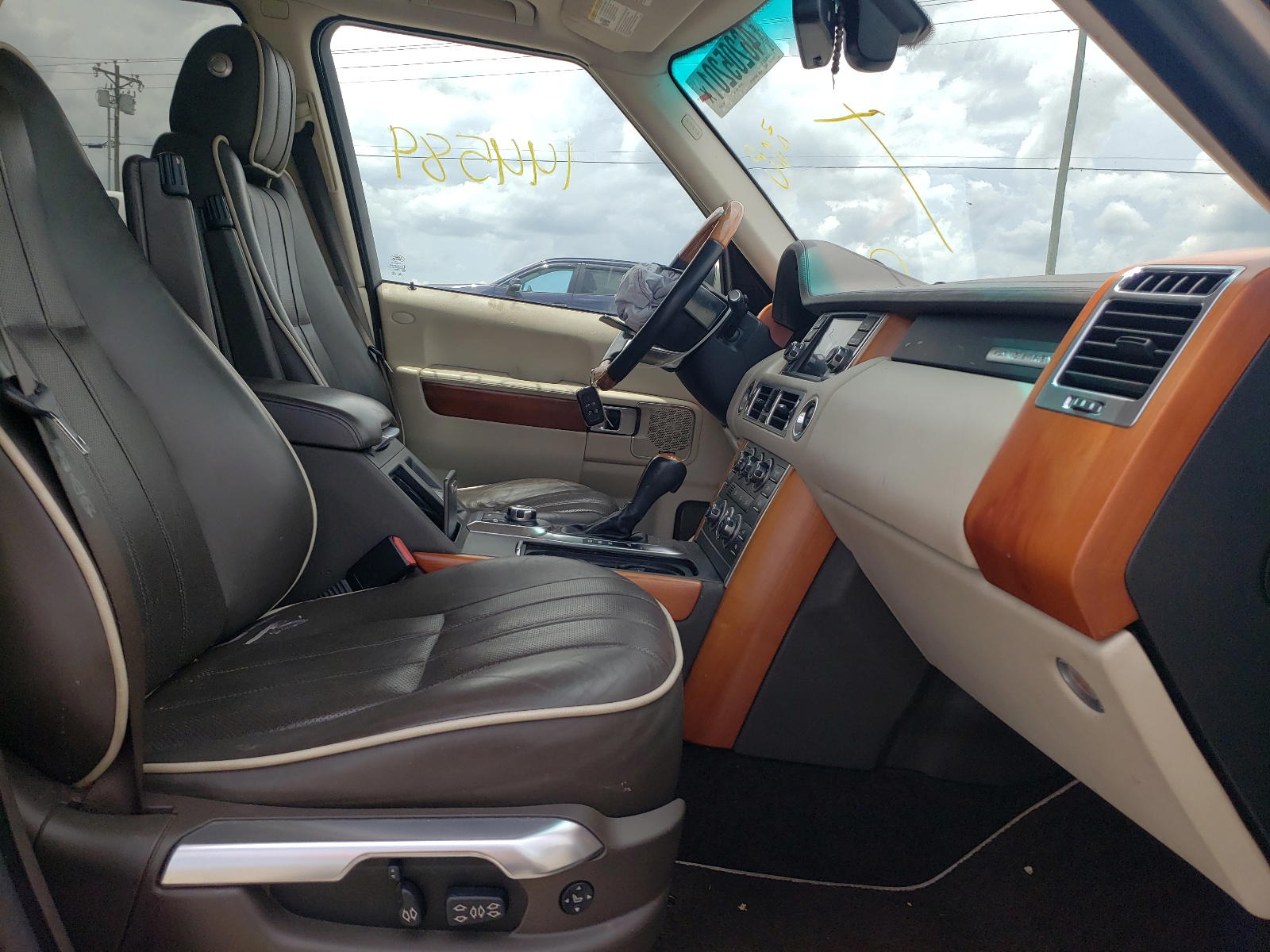 Photo 5 from auction – 2011 LAND ROVER RANGE ROVE with VIN SALMF1E49BA334678