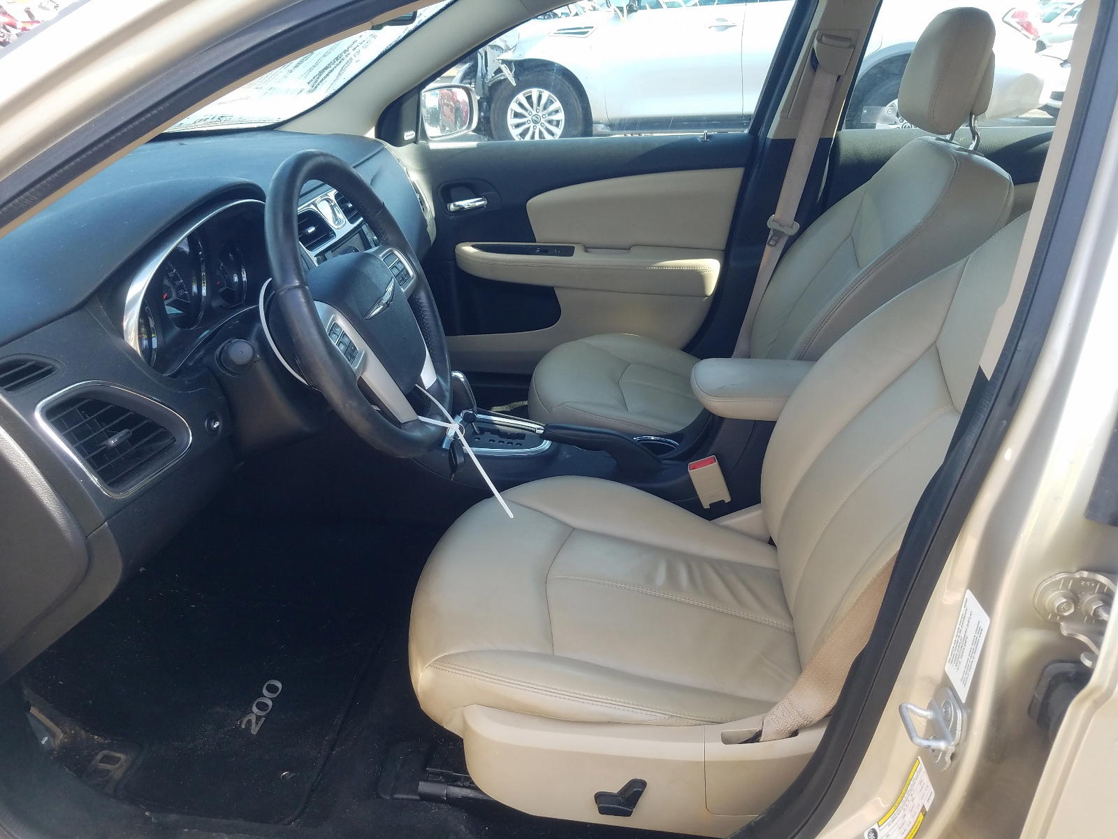 Photo 5 from auction – 2013 CHRYSLER 200 LIMITE with VIN 1C3CCBCG3DN623585