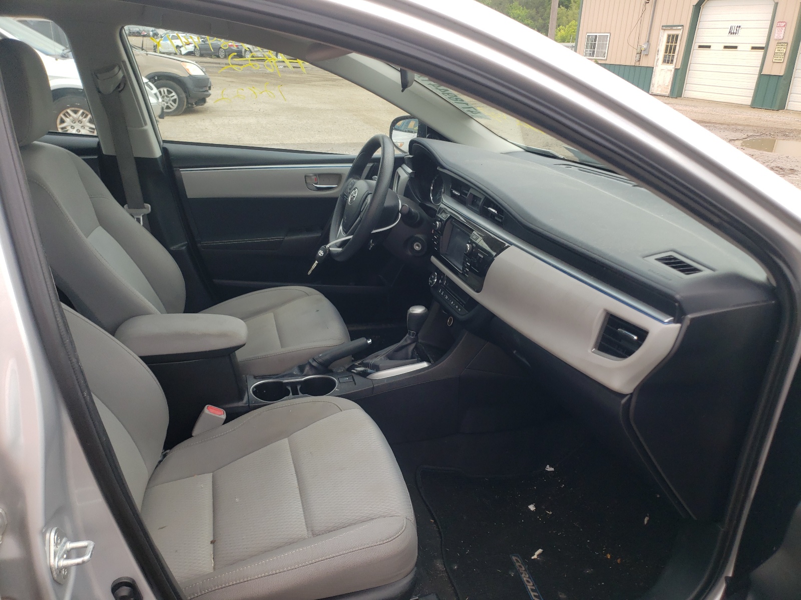 Zdjęcie 5 z aukcji – 2016 TOYOTA COROLLA L z VIN 5YFBURHE2GP412907