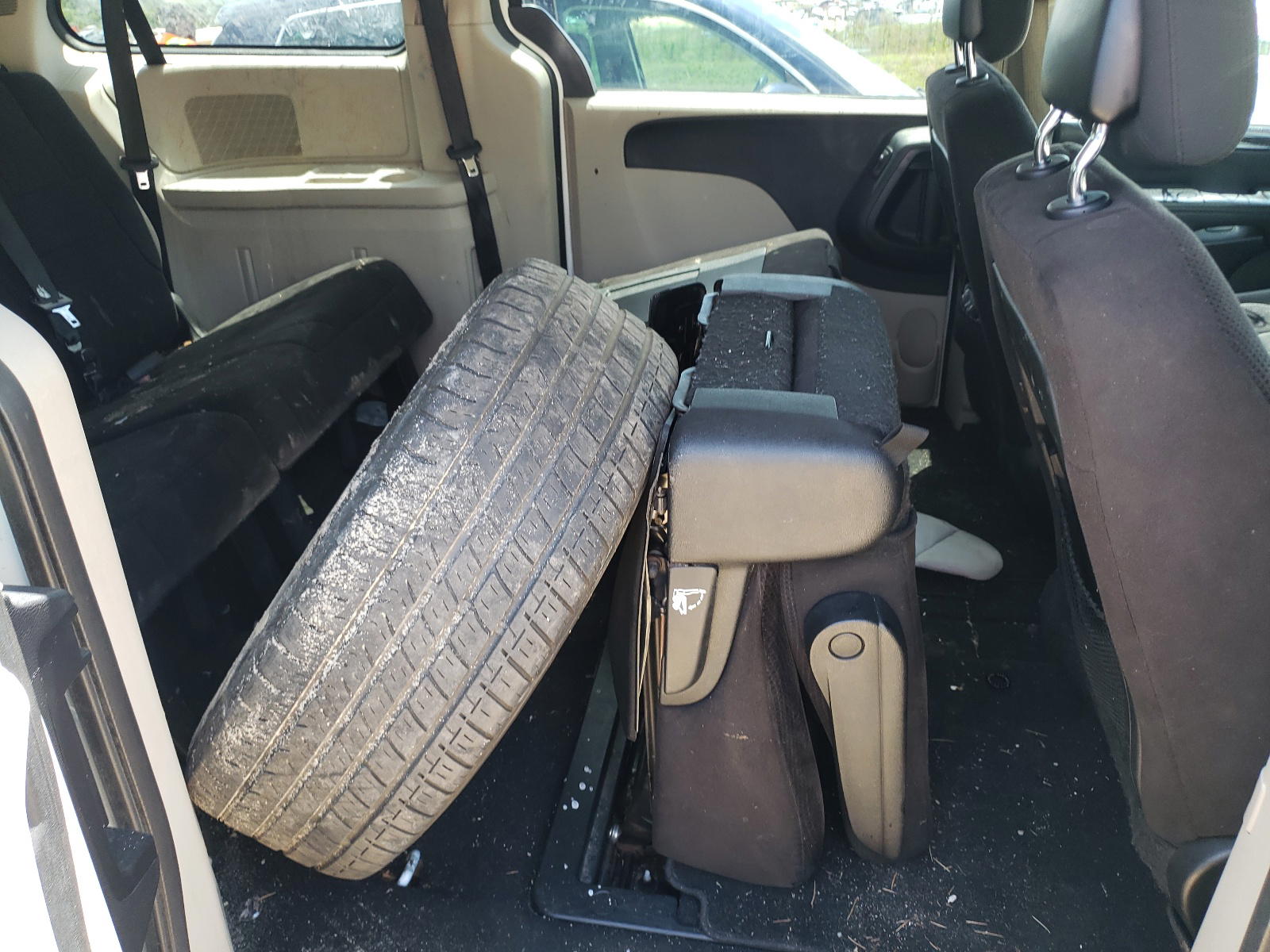 Photo 6 from auction – 2014 DODGE GRAND CARA with VIN 2C4RDGCG9ER128957