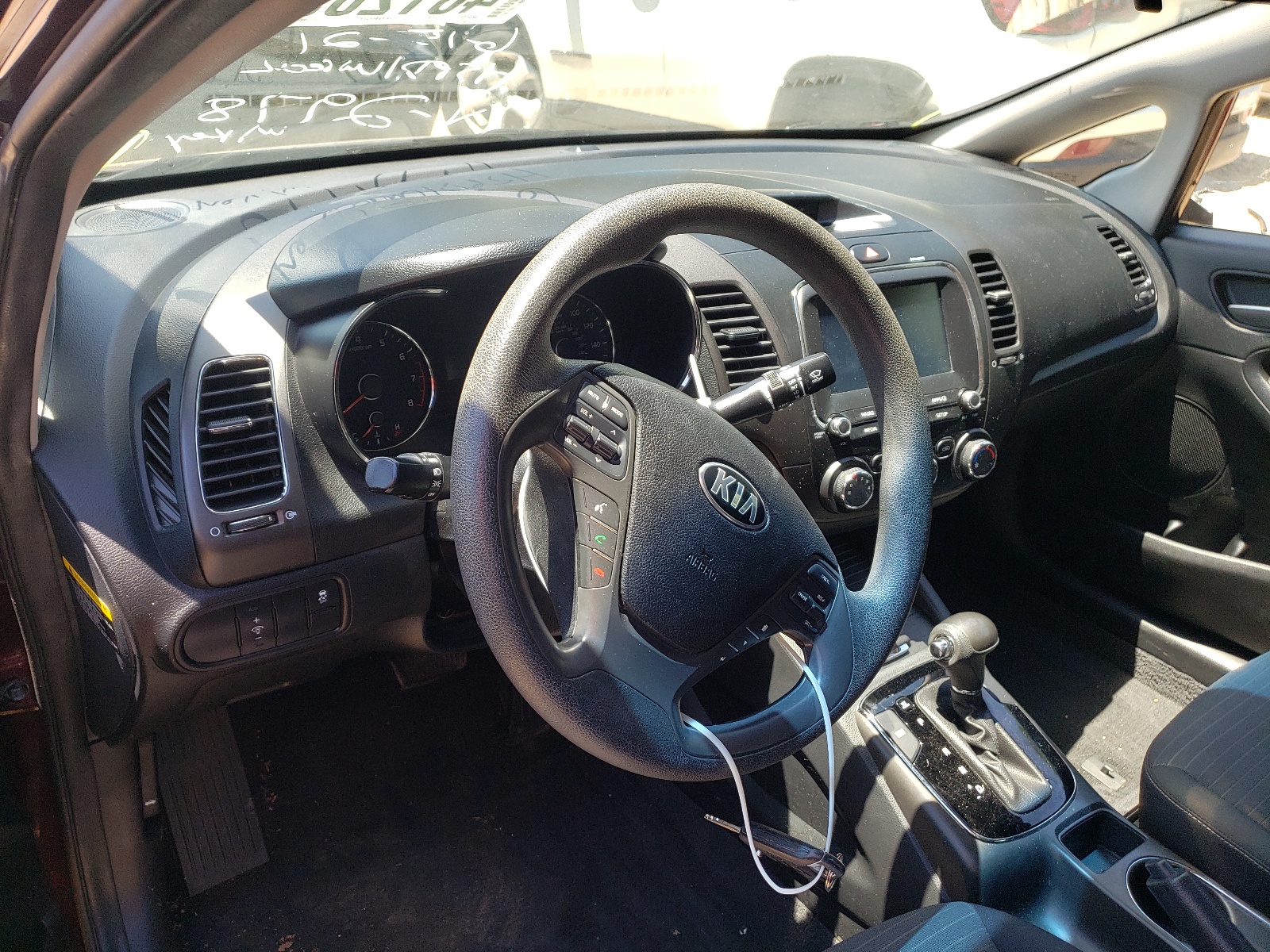 Photo 9 from auction – 2018 KIA FORTE LX with VIN 3KPFL4A72JE172978