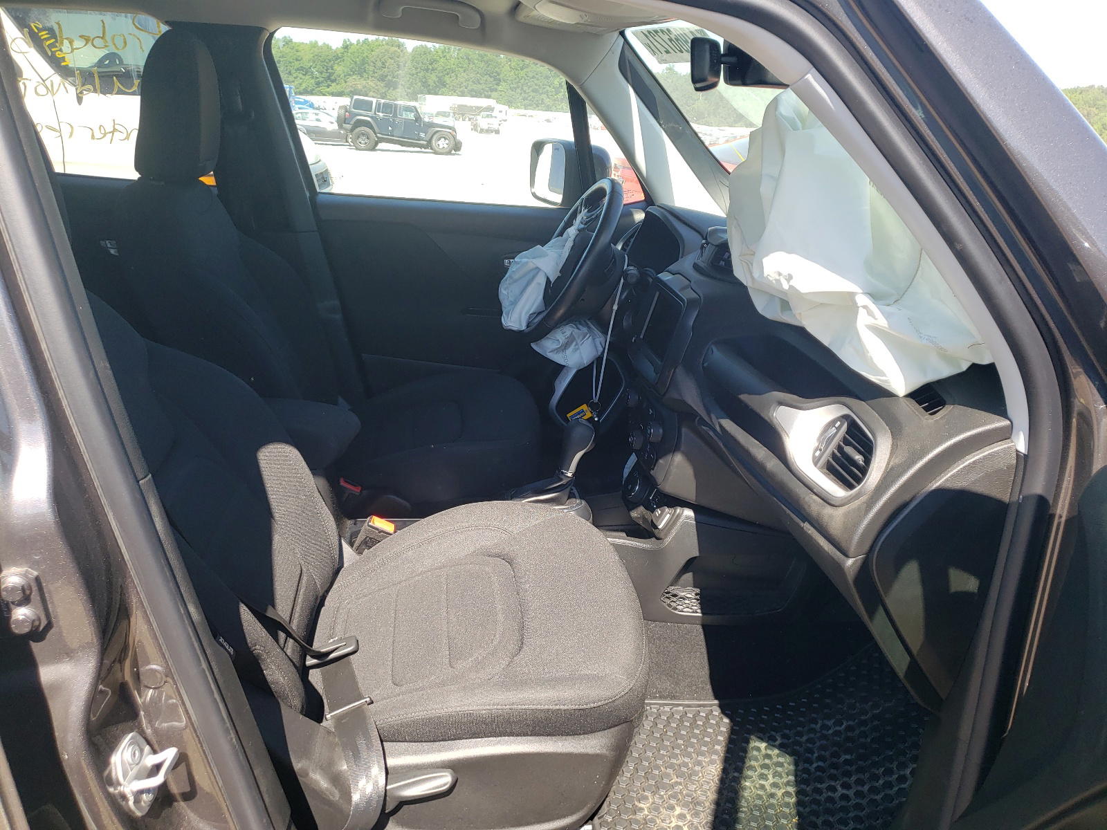 Photo 5 from auction – 2018 JEEP RENEGADE L with VIN ZACCJBBB3JPH51111