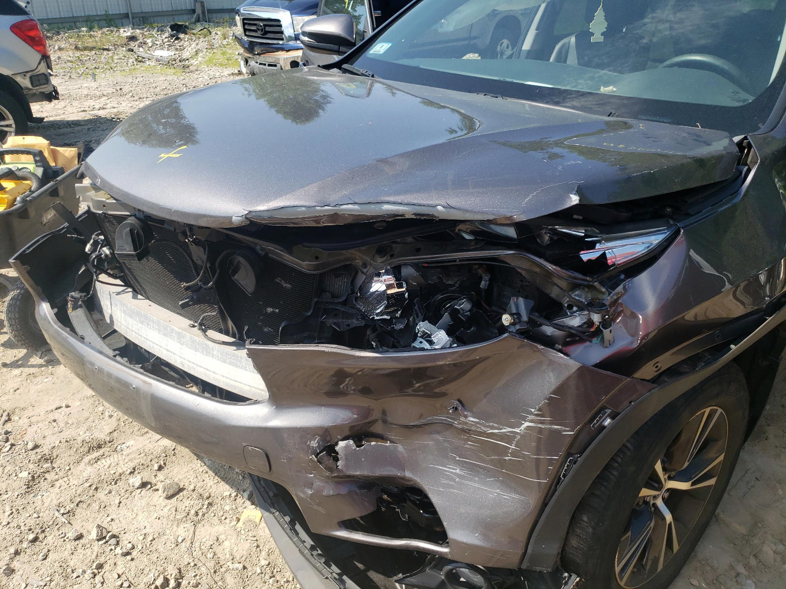 Photo 9 from auction – 2016 TOYOTA HIGHLANDER with VIN 5TDJKRFH5GS298150