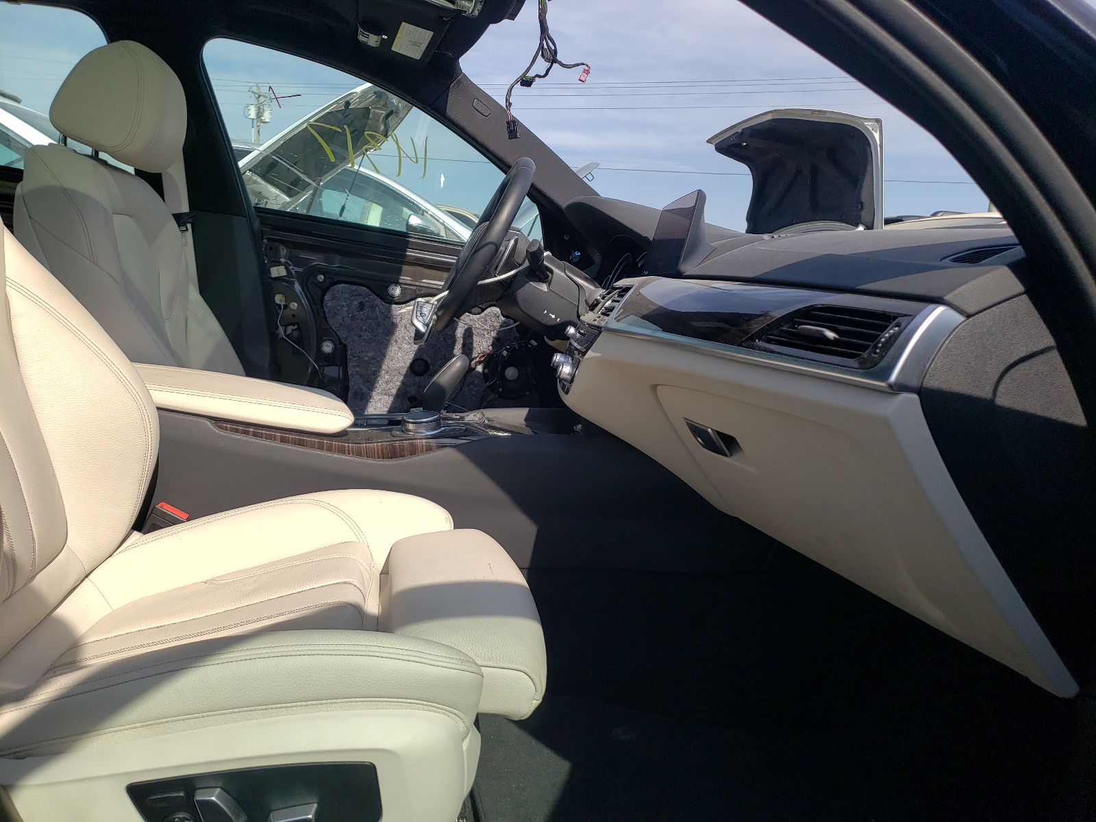 Photo 5 from auction – 2019 BMW 540 I with VIN WBAJE5C51KWW15034