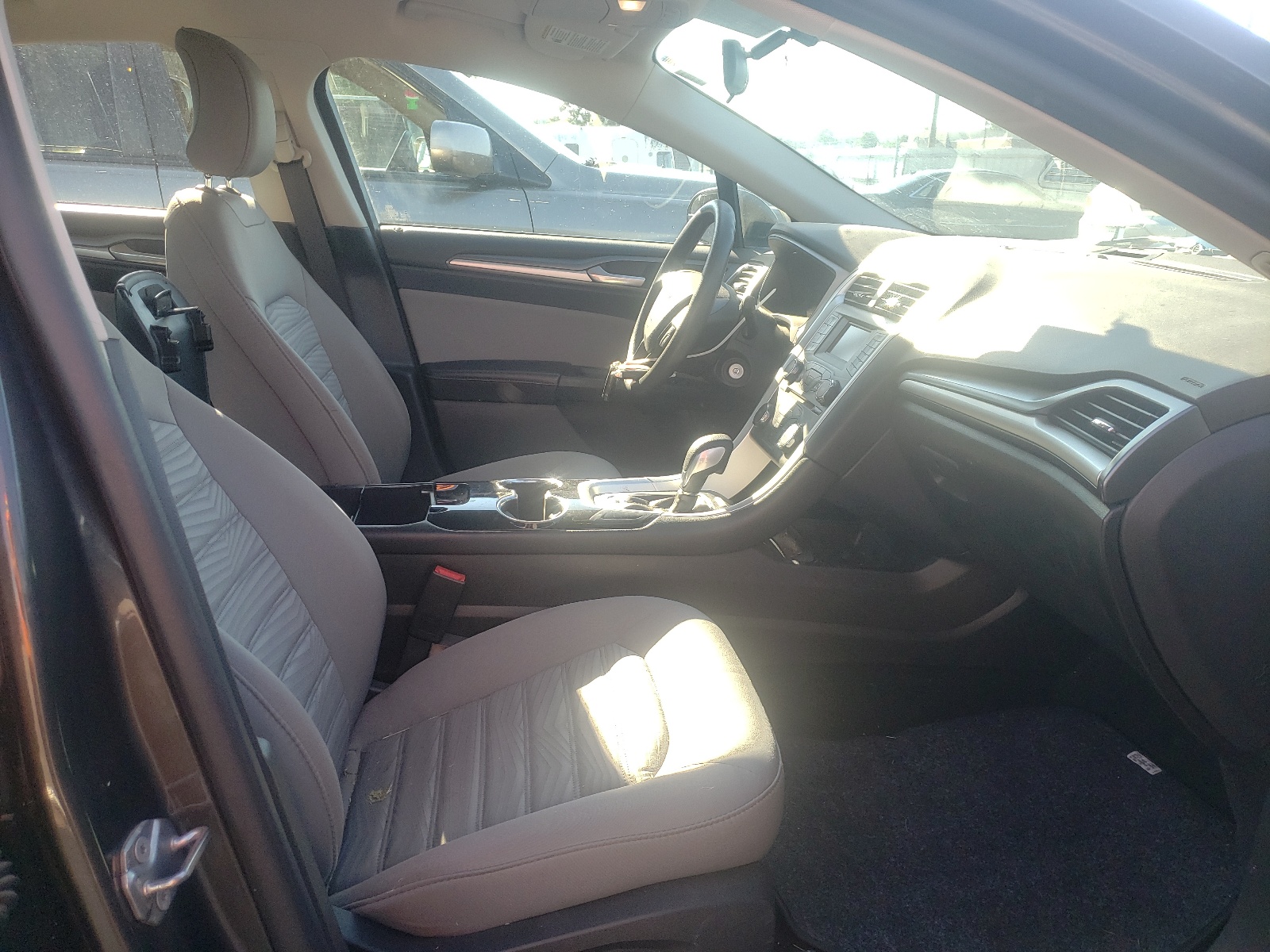 Photo 5 from auction – 2016 FORD FUSION S with VIN 3FA6P0G78GR232225