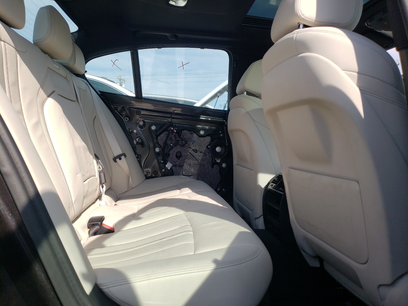 Photo 6 from auction – 2019 BMW 540 I with VIN WBAJE5C51KWW15034