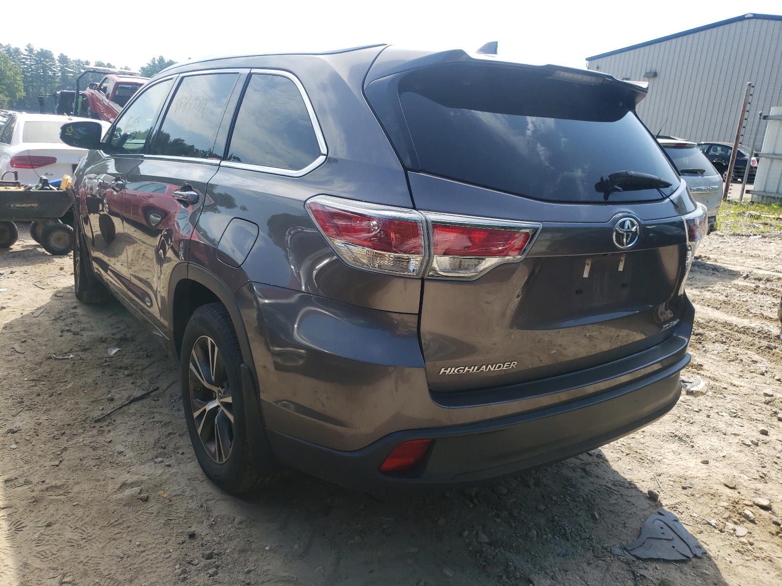 Photo 3 from auction – 2016 TOYOTA HIGHLANDER with VIN 5TDJKRFH5GS298150