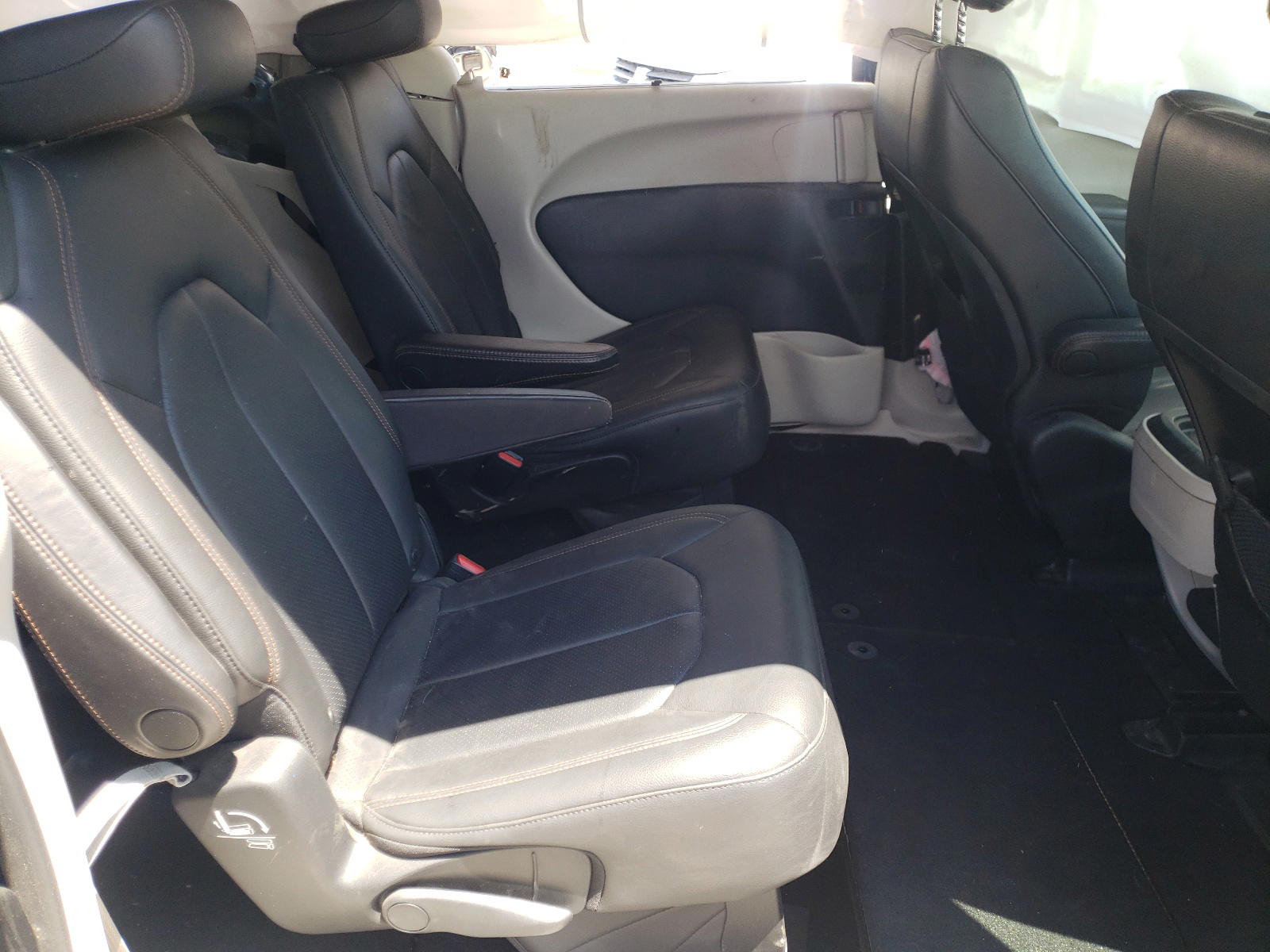 Photo 6 from auction – 2018 CHRYSLER PACIFICA T with VIN 2C4RC1BG2JR226997