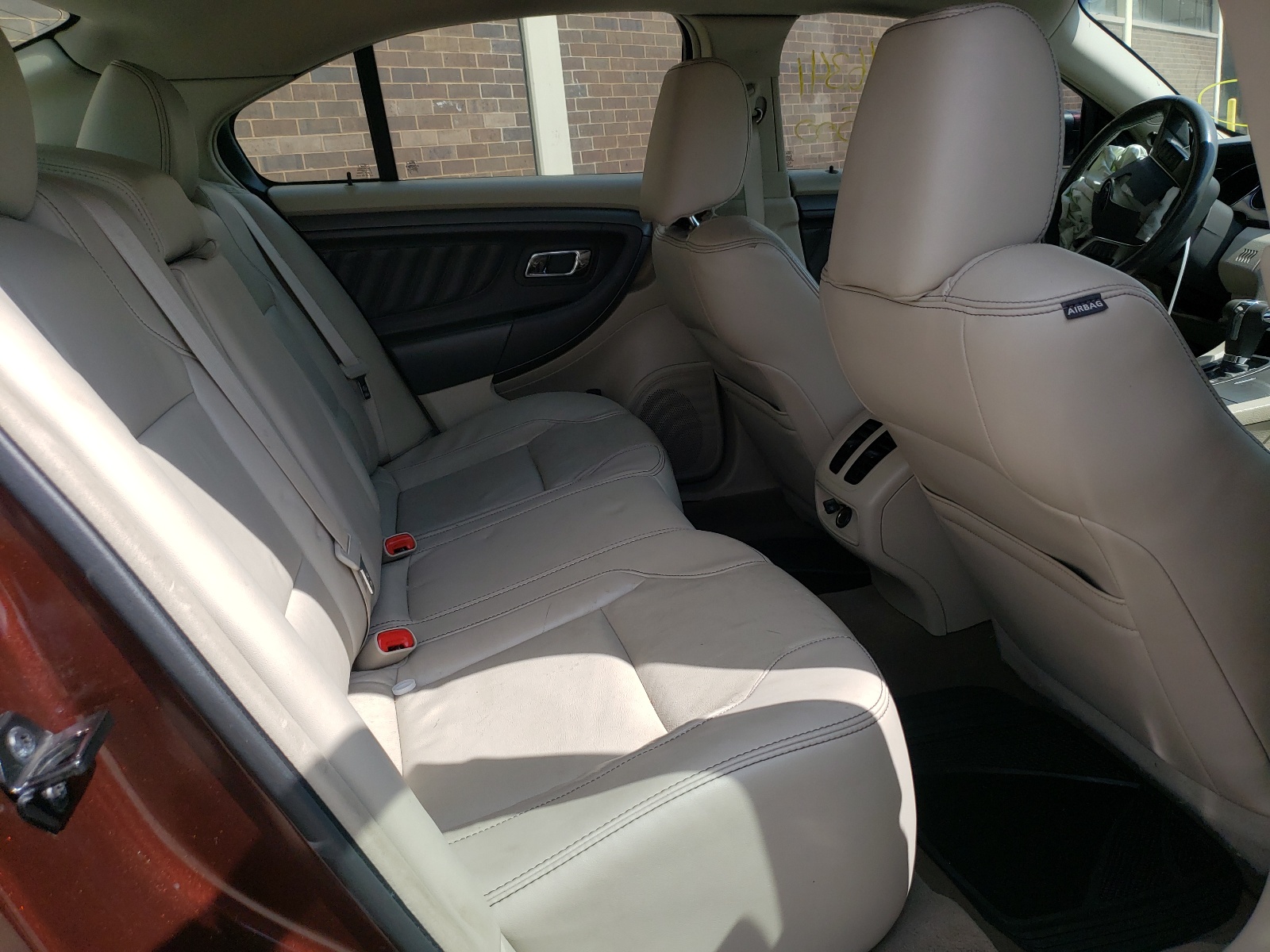Foto 6 de la subasta – 2010 FORD TAURUS SEL con VIN 1FAHP2EW6AG170885