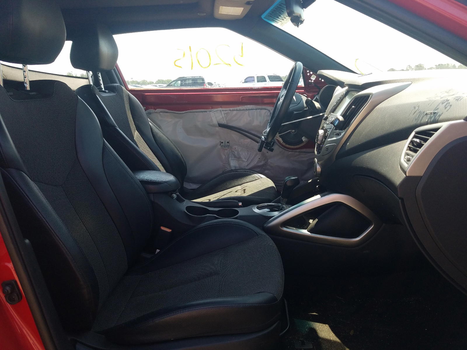 Photo 5 from auction – 2016 HYUNDAI VELOSTER with VIN KMHTC6AD0GU250605