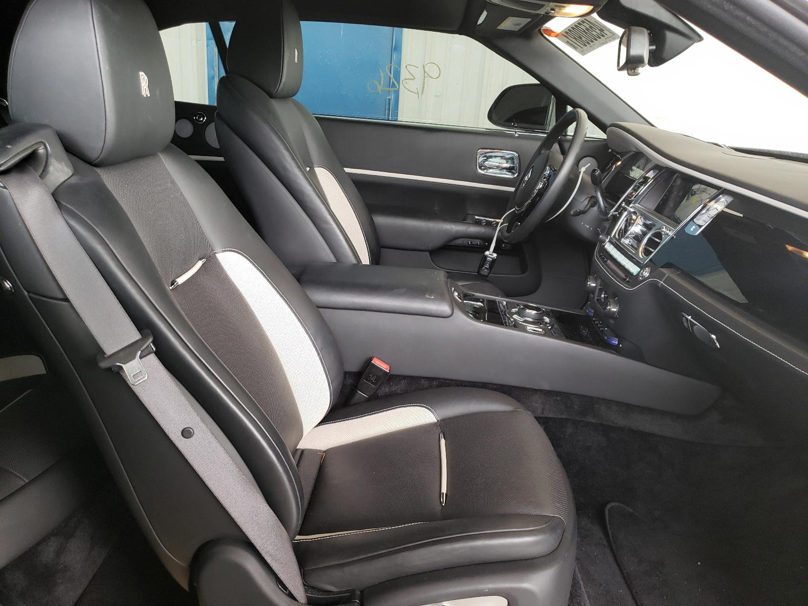Photo 5 from auction – 2019 ROLLS-ROYCE DAWN with VIN SCA666D51KU115873