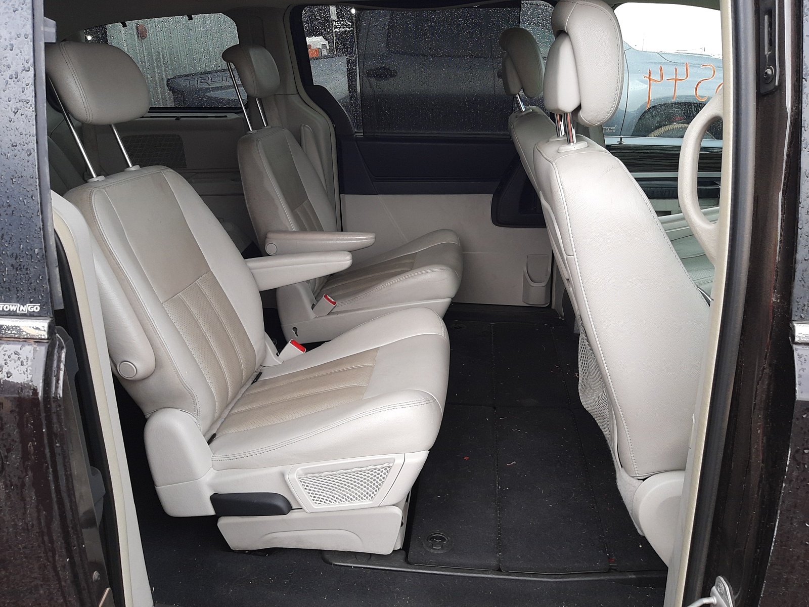 Photo 6 from auction – 2010 CHRYSLER TOWN & COU with VIN 2A4RR5DX3AR290513