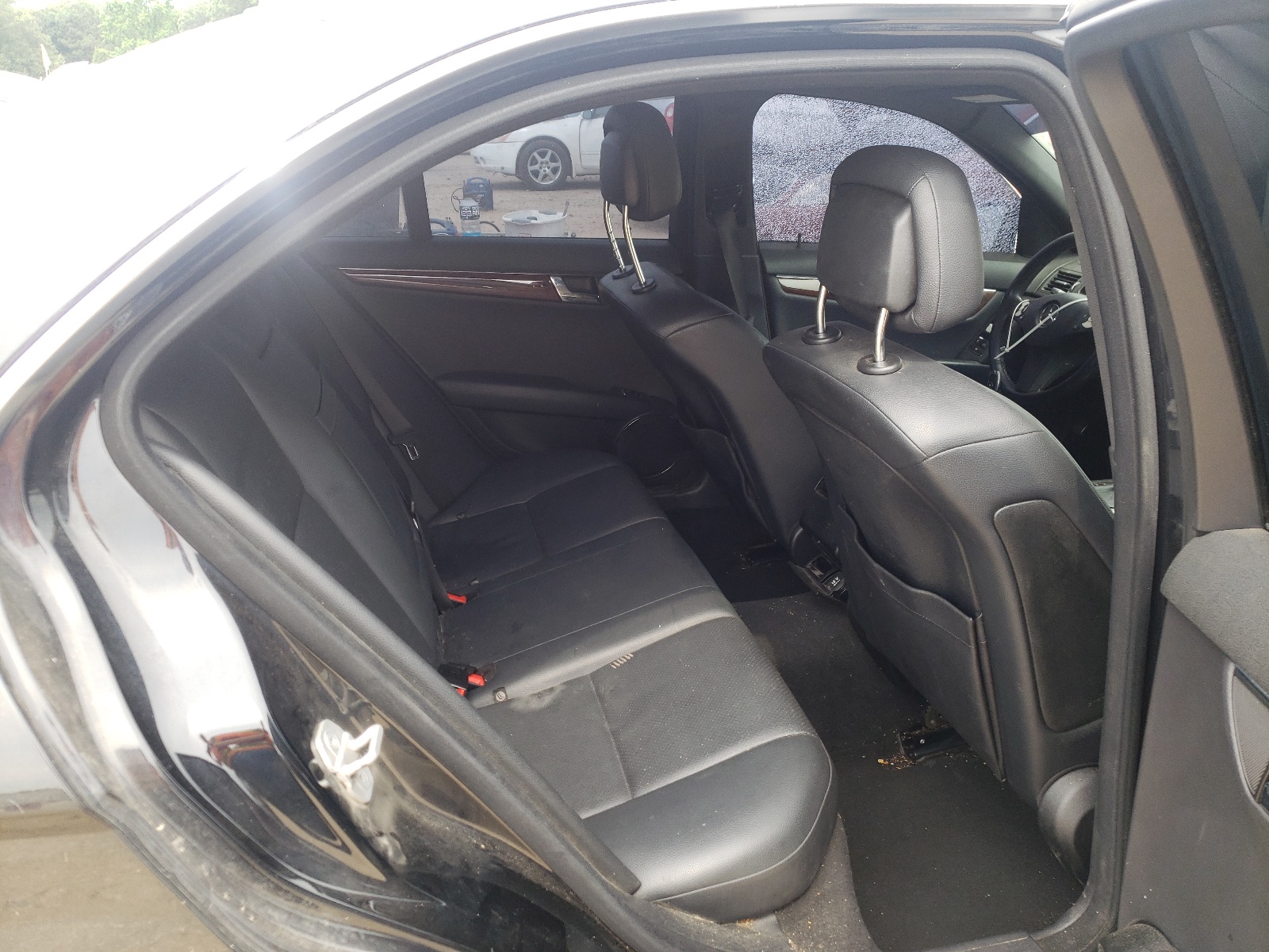 Photo 6 from auction – 2011 MERCEDES-BENZ C 300 with VIN WDDGF5EB3BA433691