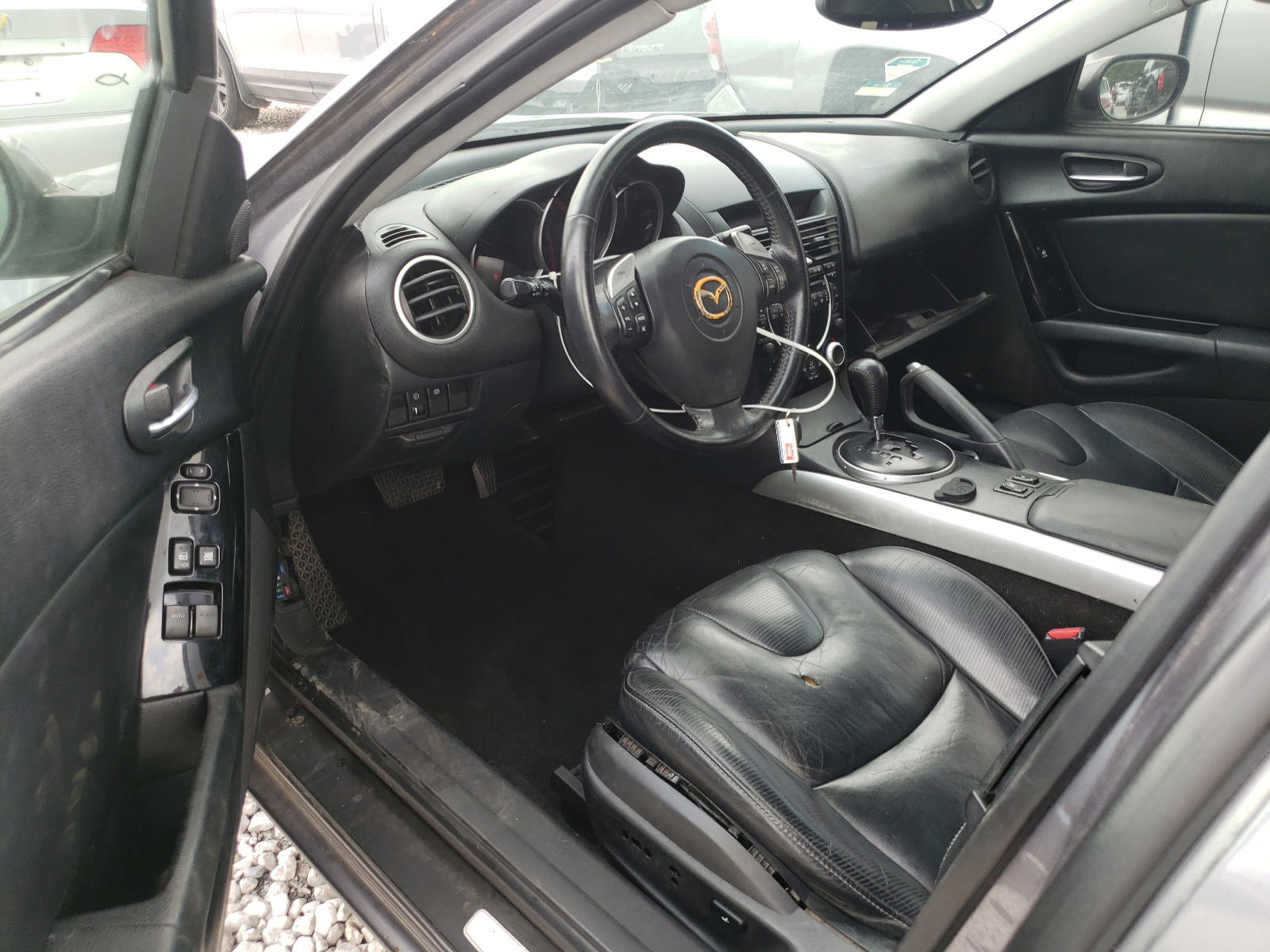 Photo 9 from auction – 2004 MAZDA RX8 with VIN JM1FE17N840140645