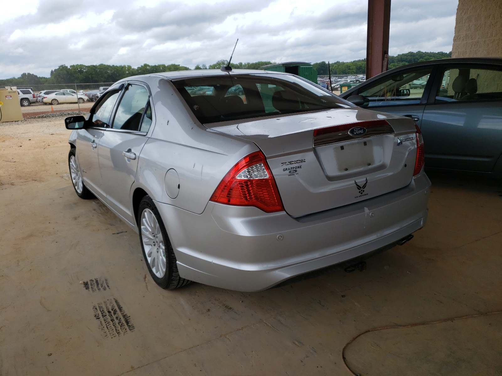 Photo 3 from auction – 2011 FORD FUSION HYB with VIN 3FADP0L32BR124637
