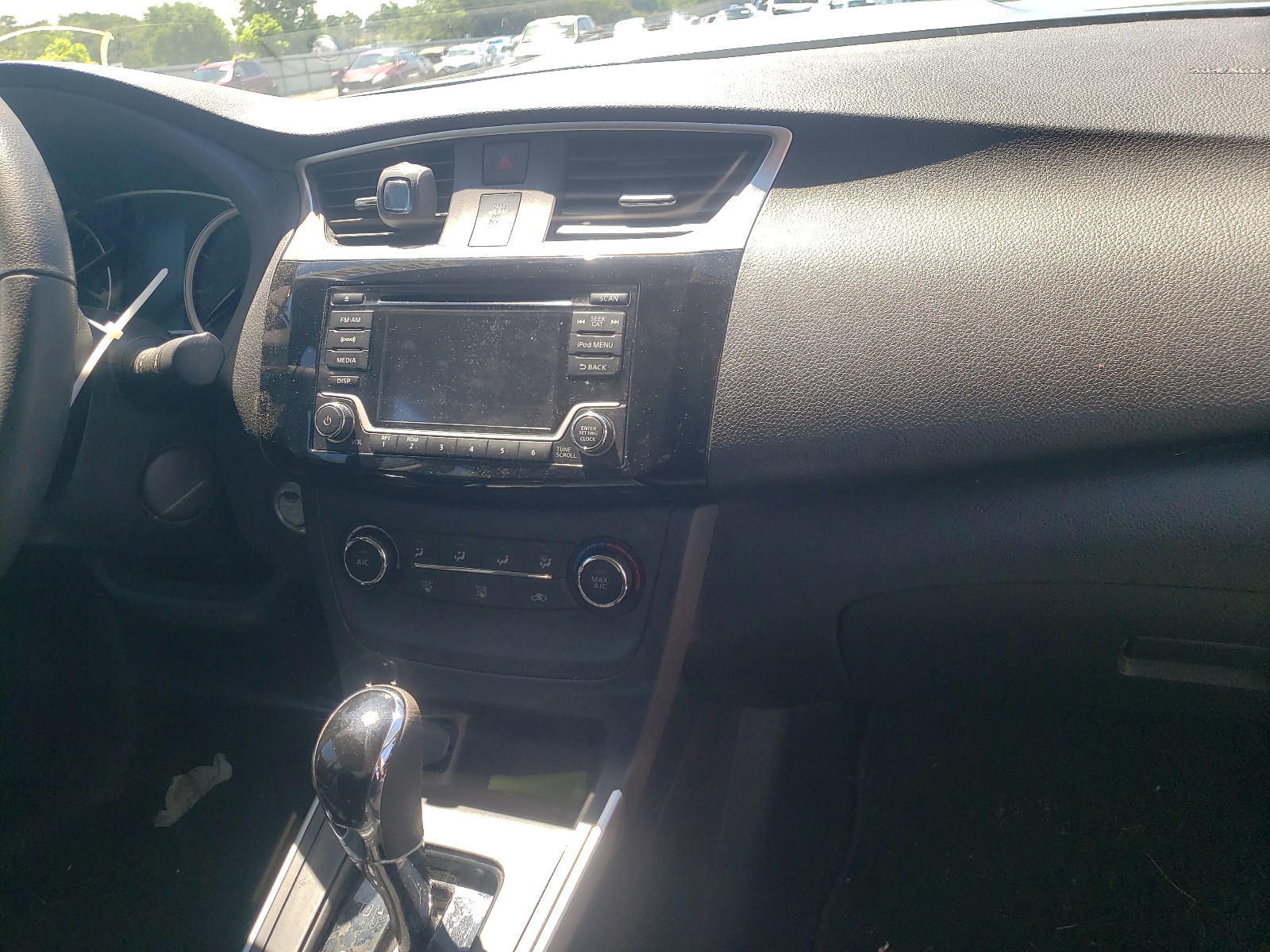 Photo 9 from auction – 2017 NISSAN SENTRA S with VIN 3N1AB7AP1HY393546