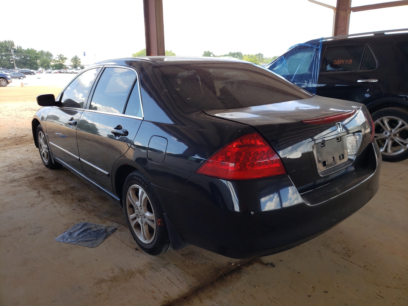 Photo 3 from auction – 2007 HONDA ACCORD EX with VIN 1HGCM56737A211301