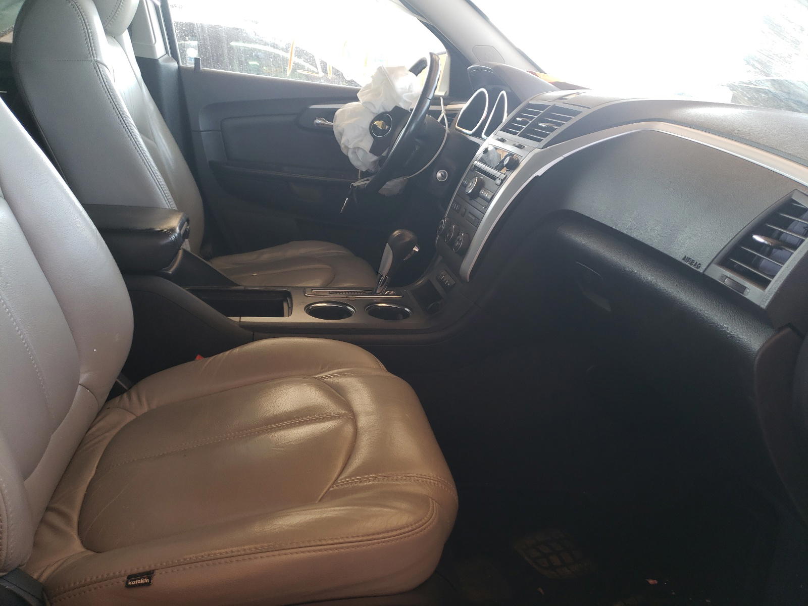 Photo 5 from auction – 2011 CHEVROLET TRAVERSE L with VIN 1GNKRGED3BJ378739