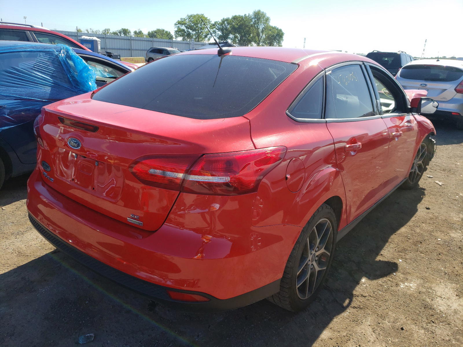 Photo 4 from auction – 2017 FORD FOCUS SE with VIN 1FADP3FE7HL275060